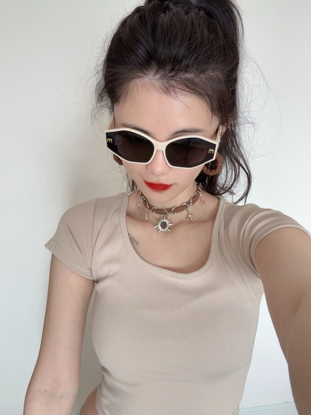 MIUMIU/ミュウミュウ🖇🖇2025年早春🌟輝く新作が華麗に登場❤❤サングラスのトレンドアイテム M7232