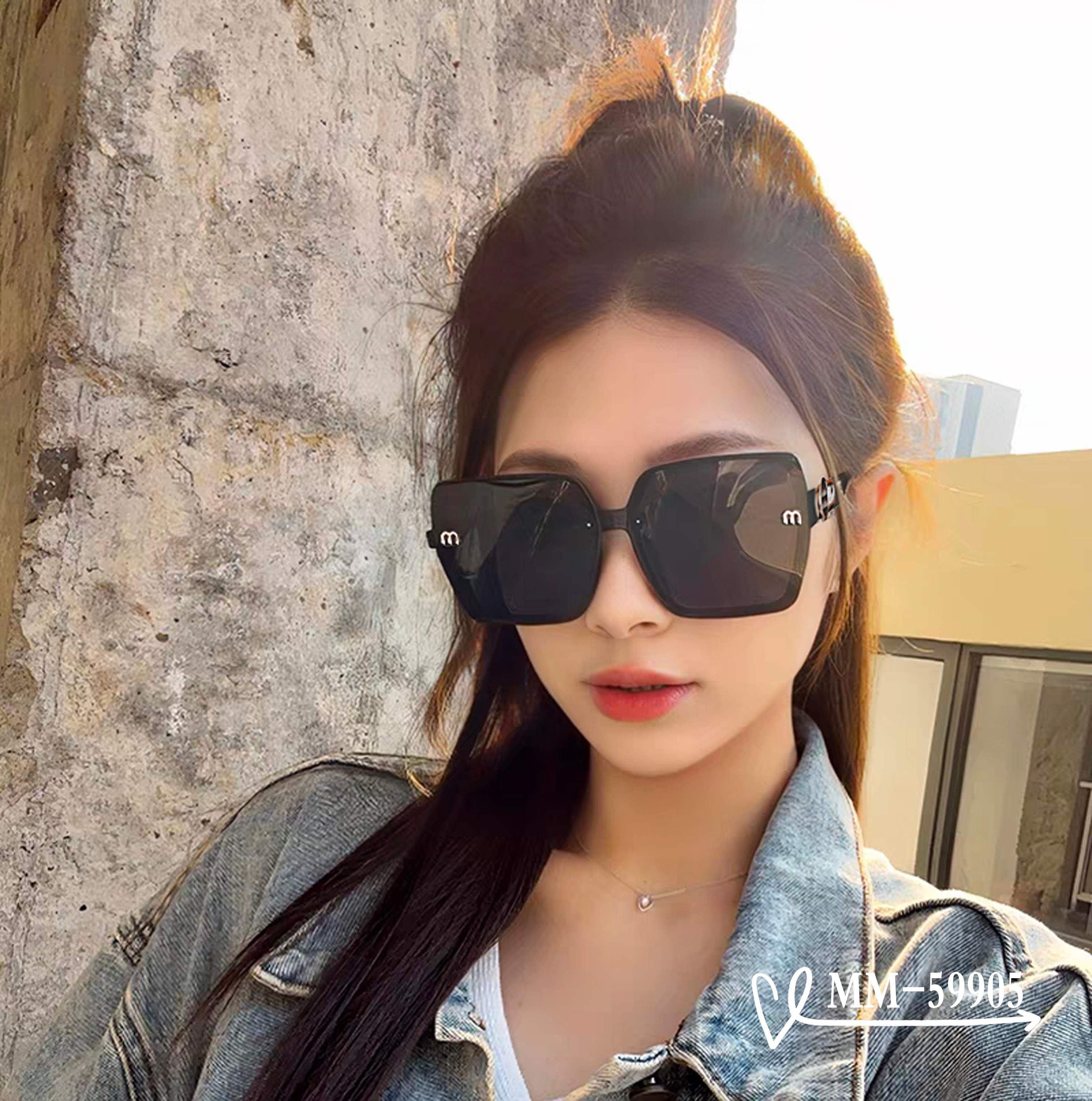 🍒MIUMIU 25新作✨サングラス 紫外線99%カット、旅行やお出かけのコーディネートに最適 M59905