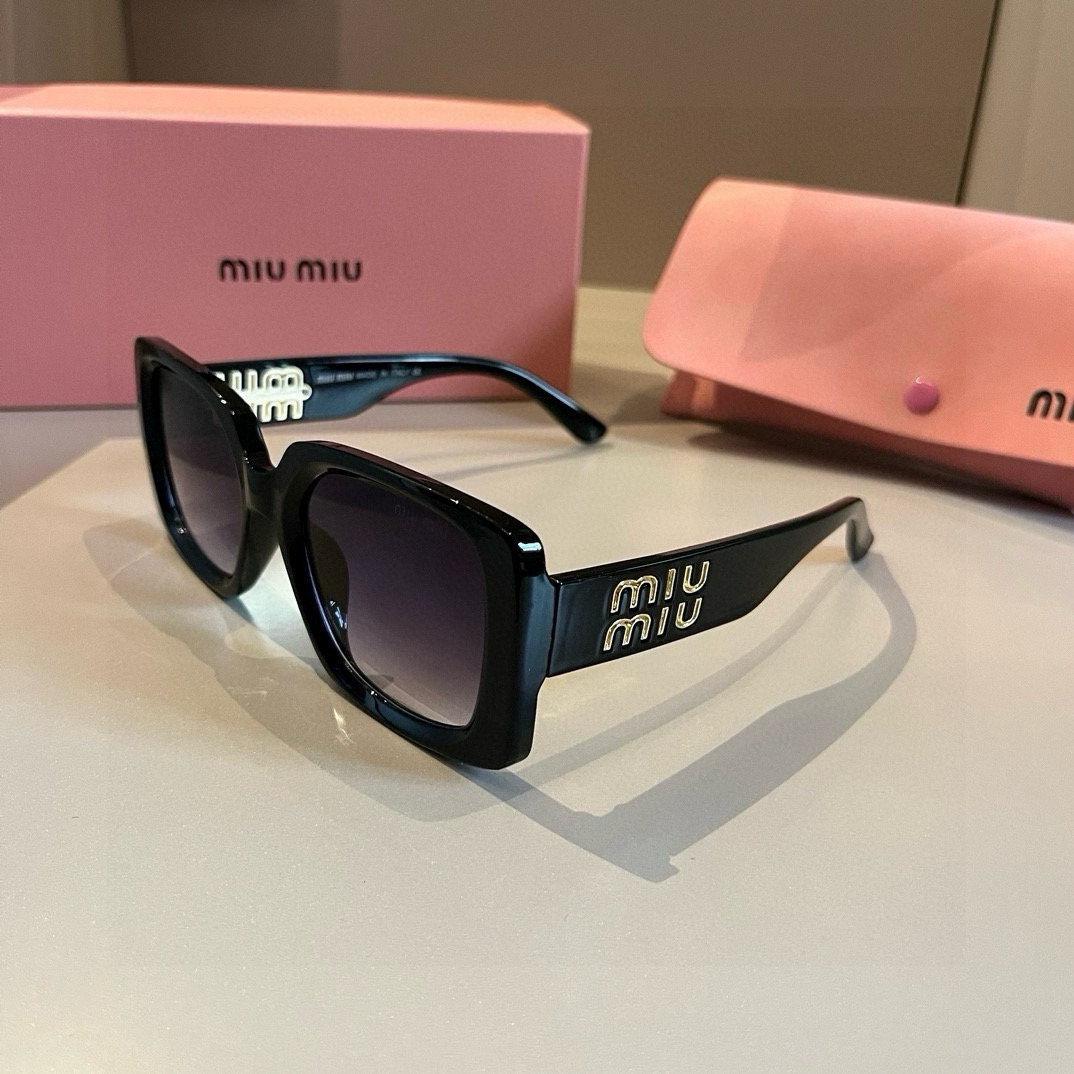 MIU MIU サングラス、人気インフルエンサーおすすめ M376648