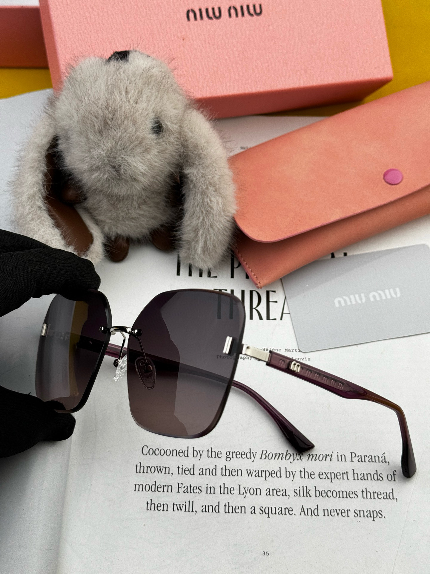 MIUMIU 2025年春、輝く新作が登場！❤❤ サングラスはマストハブなトレンドアイテム M2612