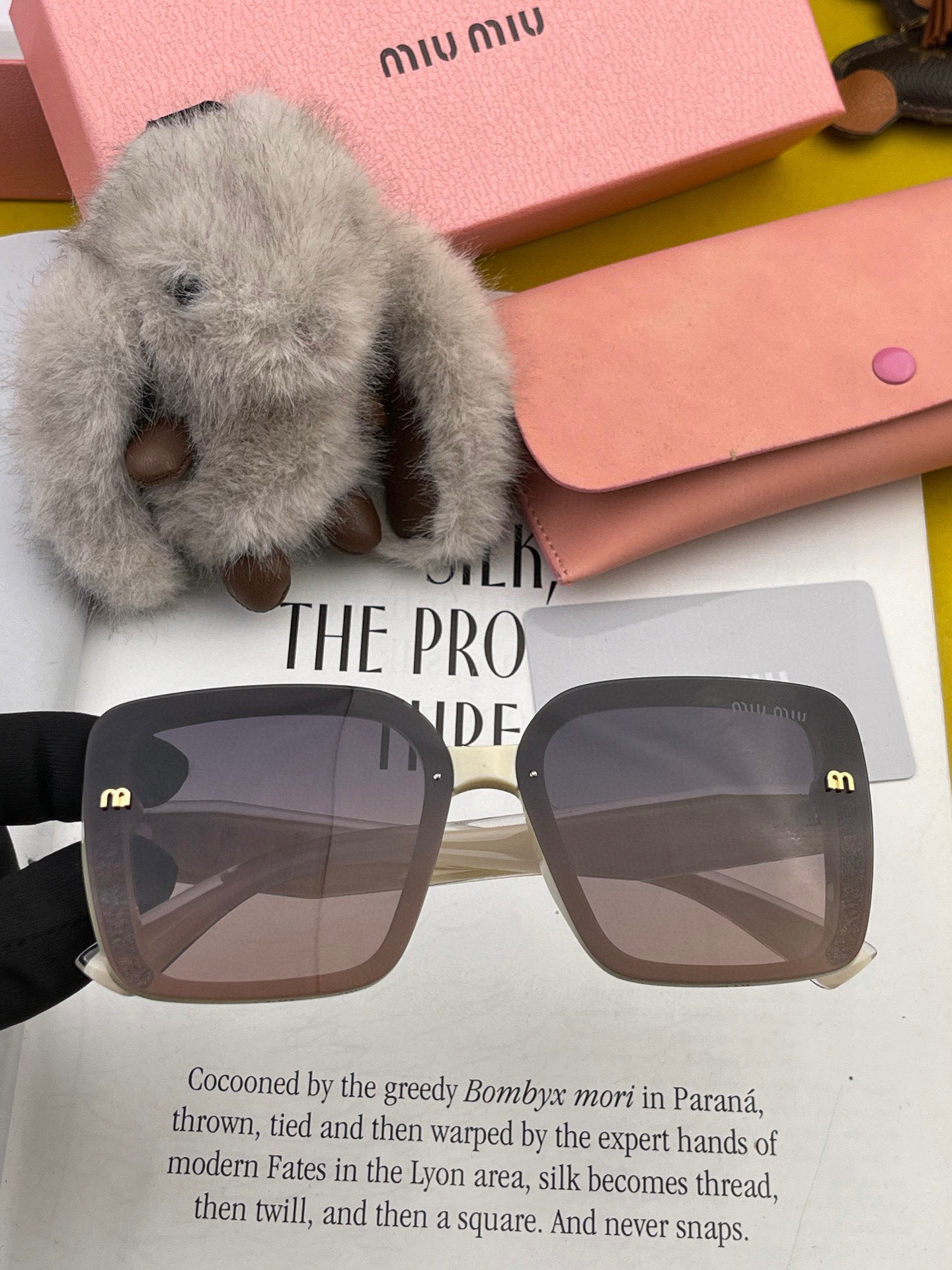 MIUMIU 2025年 輝く新作登場 ❤❤サングラスはマストアイテム M5550