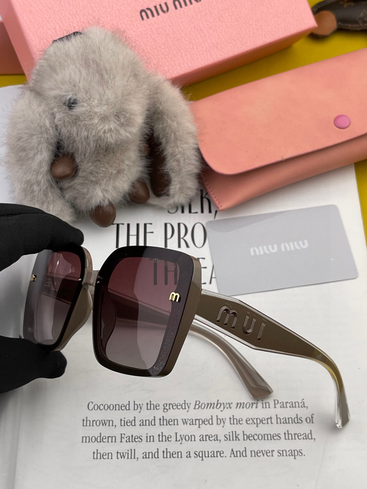 MIUMIU 2025年 輝く新作登場 ❤❤サングラスはマストアイテム M5550