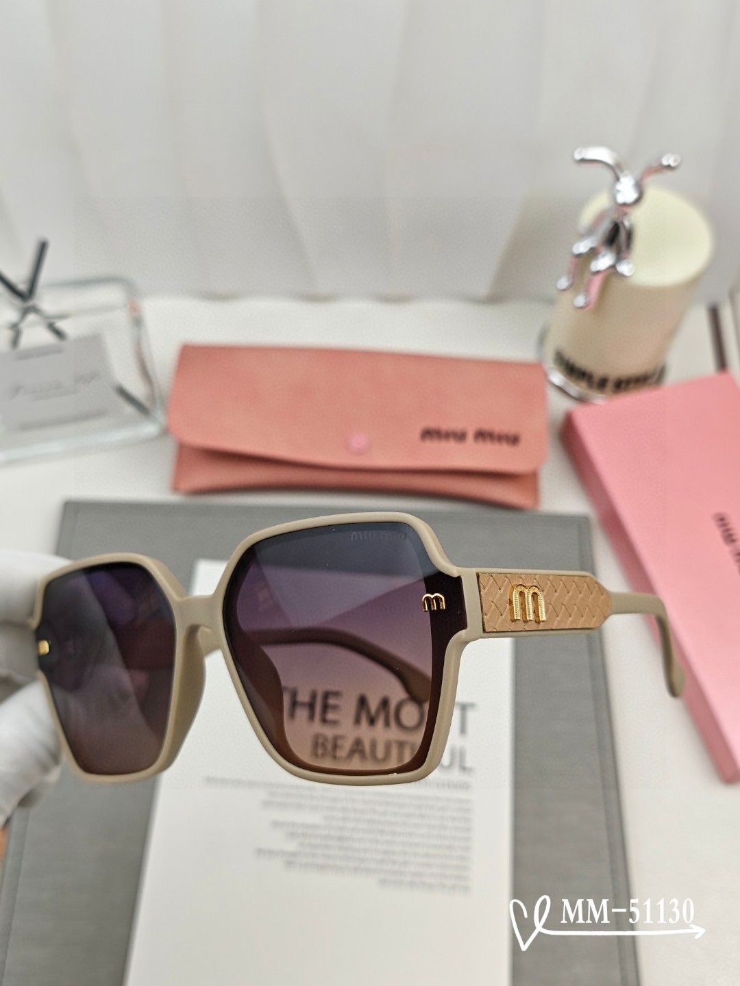 🍒25年新作✨サングラス 紫外線99%カット、旅行や普段使いの服装にも合わせやすい M51130