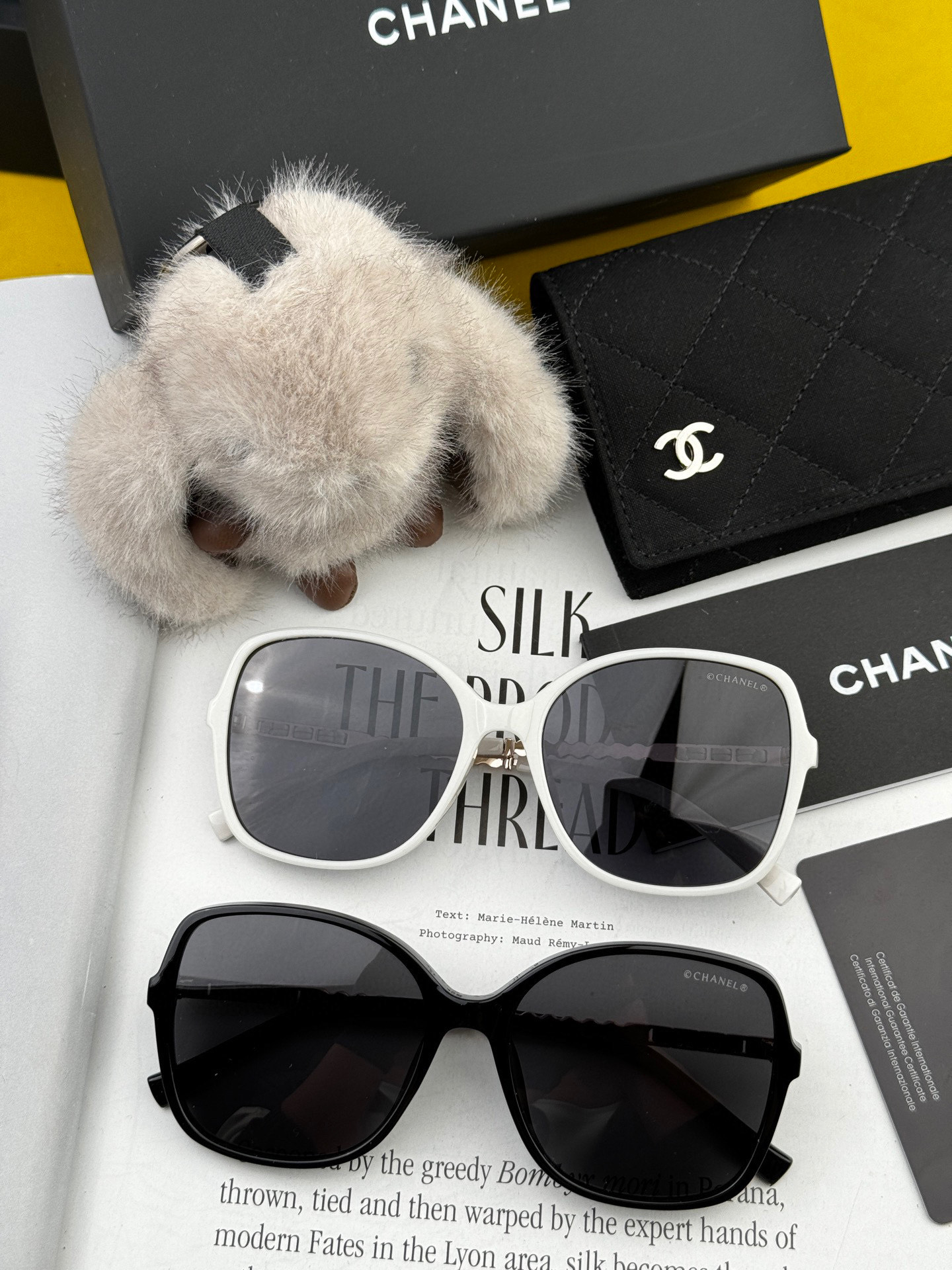シャネルの新作サングラス、ユニークで前衛的な春夏最新モデル CH0907