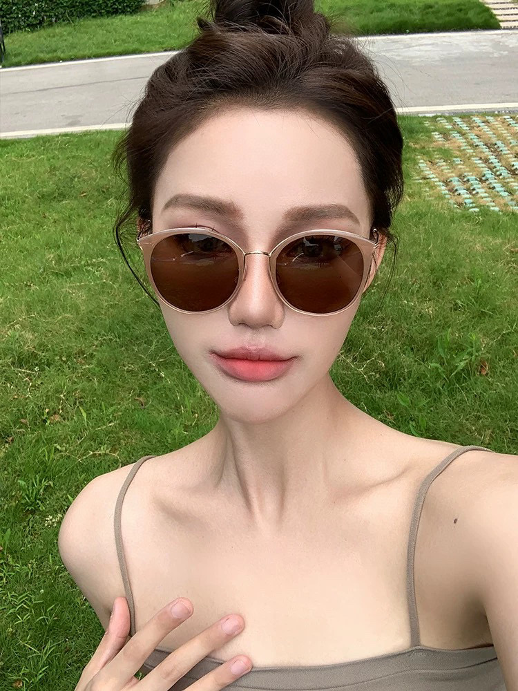 シャネルの新作サングラス、ユニークで前衛的な春夏最新モデル CH6314