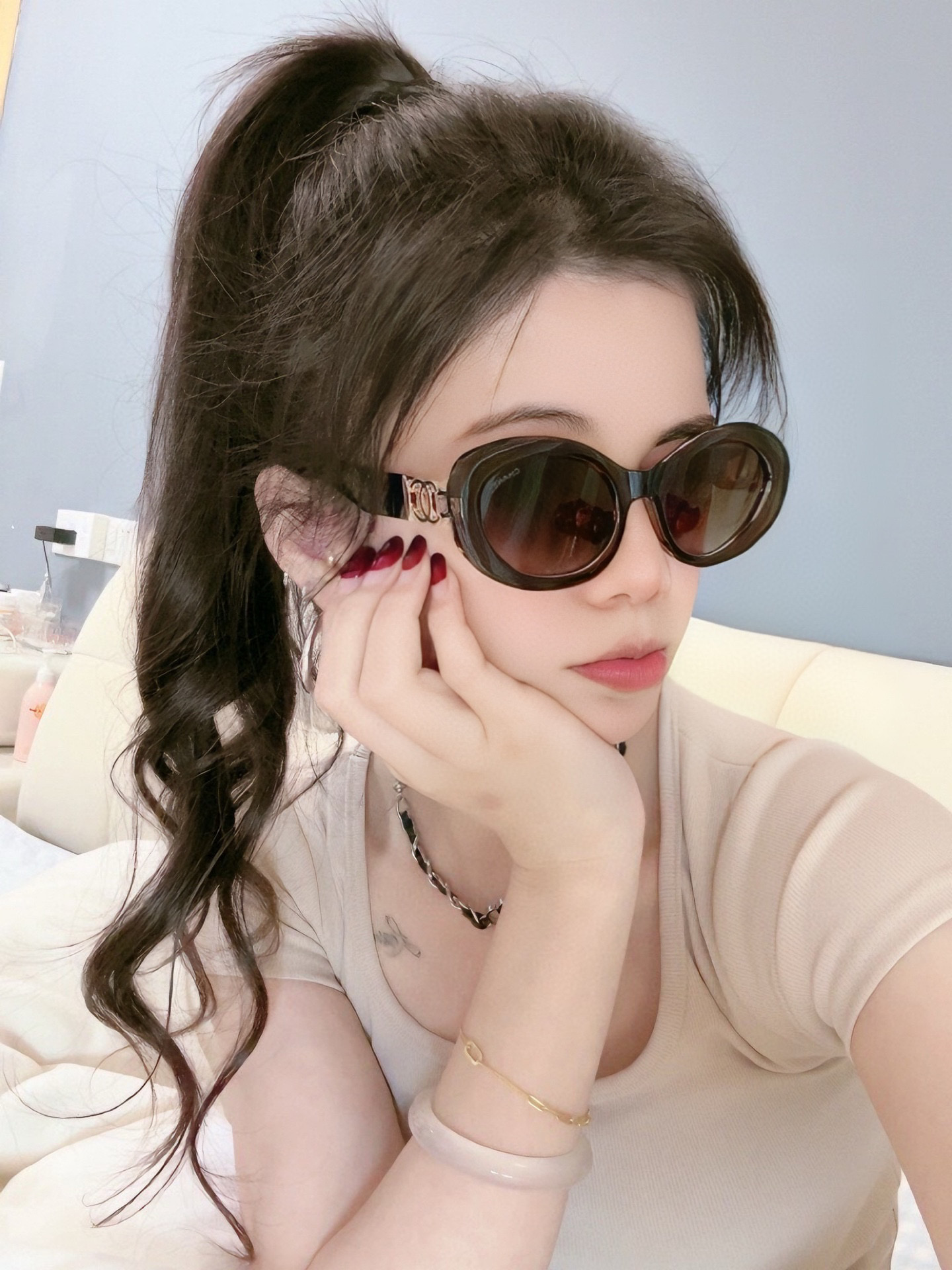 シャネルの新作サングラス、ユニークで前衛的な春夏最新モデル CH95803