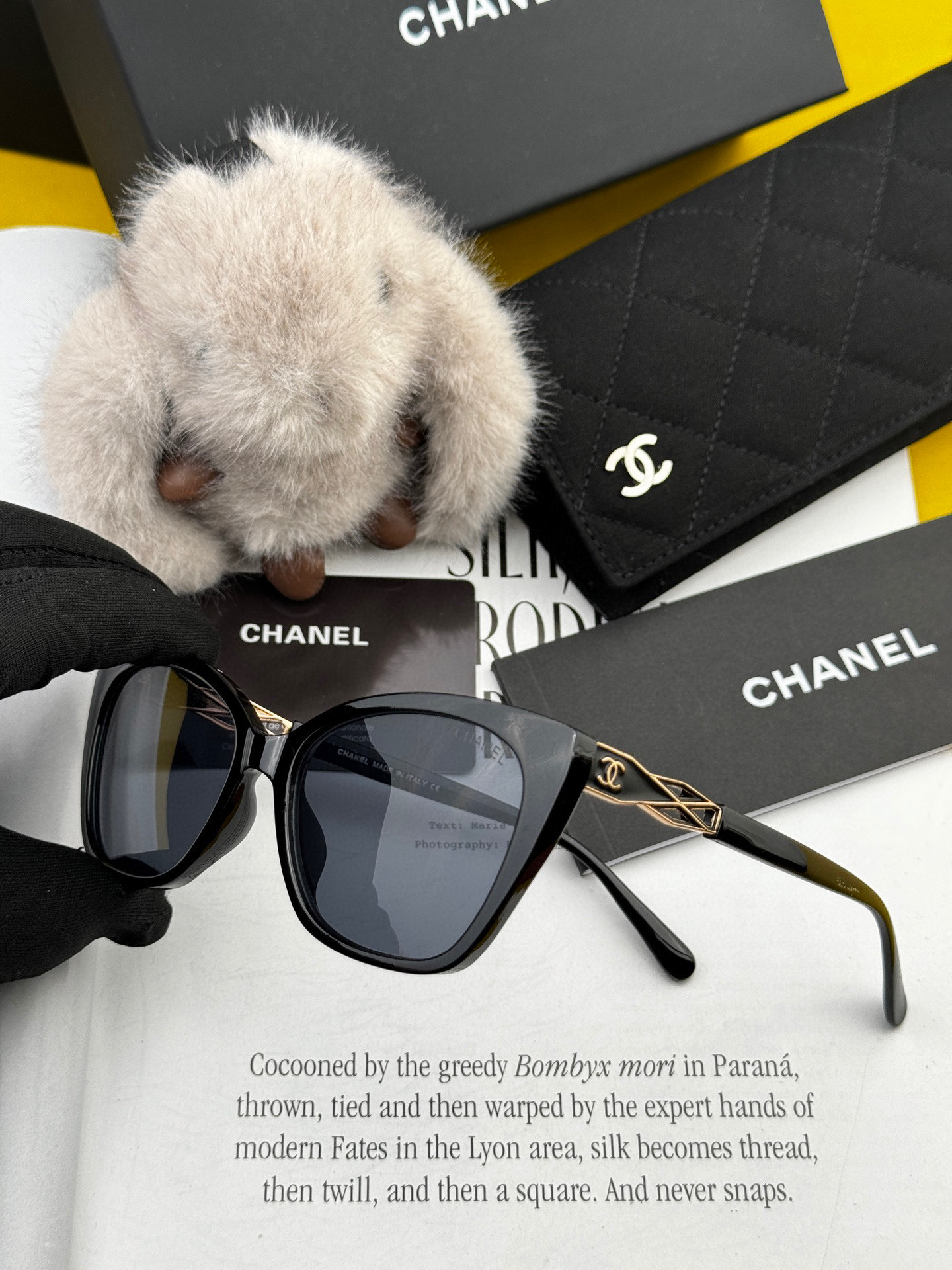 シャネルの新作サングラス、ユニークで前衛的な春夏最新モデル CH45801
