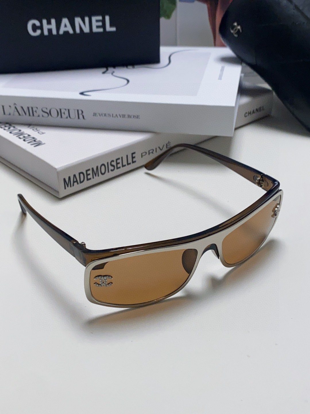 シャネル 2025年新作 欧米レトロ シルバー 曲面 アウトドア スポーツ サングラス CH381479