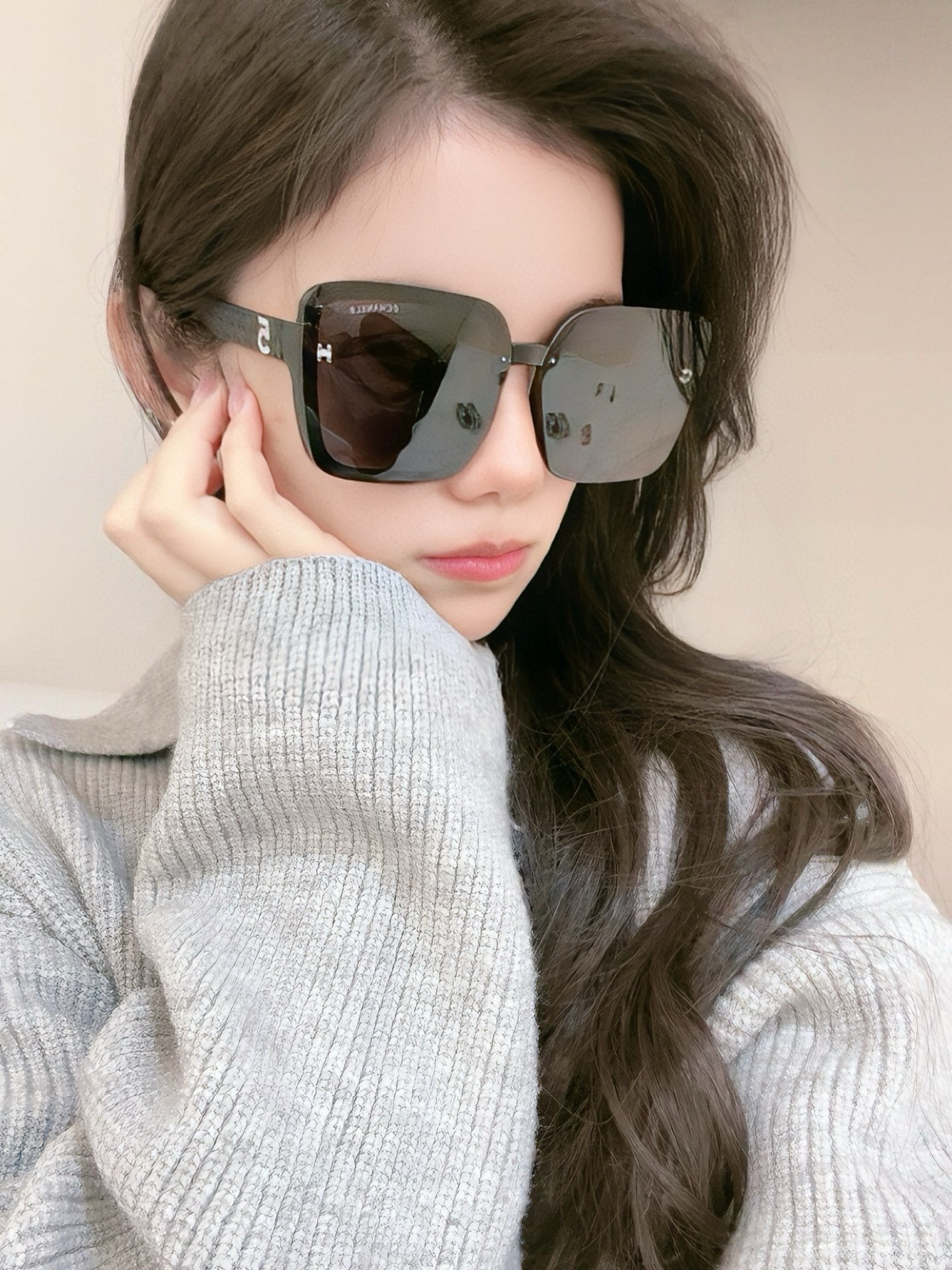 シャネルの新作サングラス、個性的で前衛的な春夏最新モデル CH2305