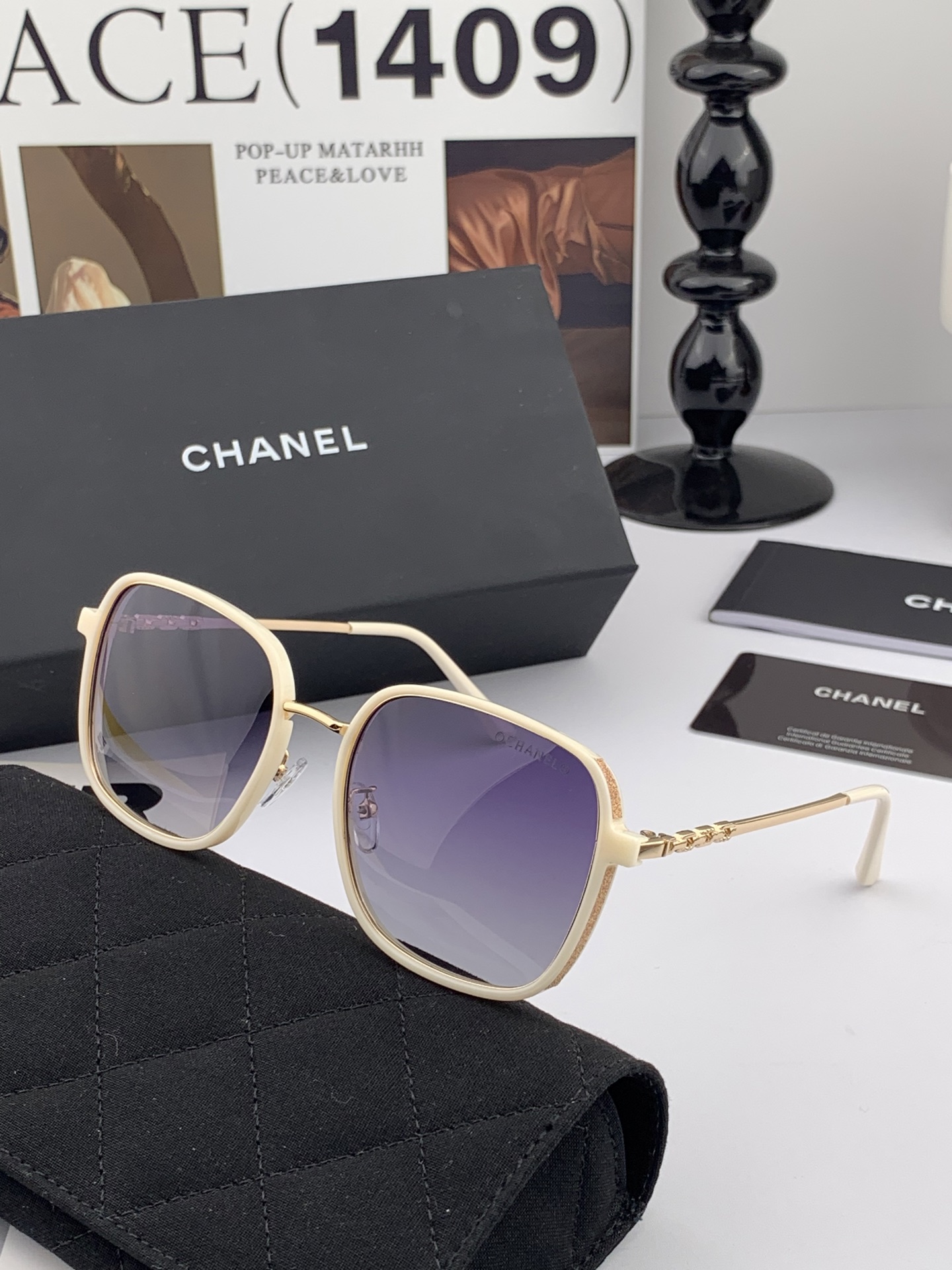 シャネルの新作サングラス、個性的で前衛的な春夏最新モデル CH0826