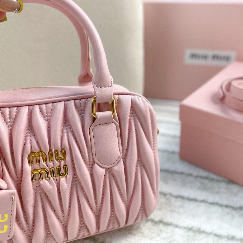 【高品質】◇【MIU MIU】レザー トップハンドルスモールバッグ