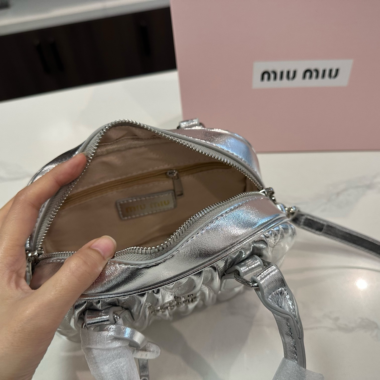 【高品質】◇【MIU MIU】レザー トップハンドルスモールバッグ