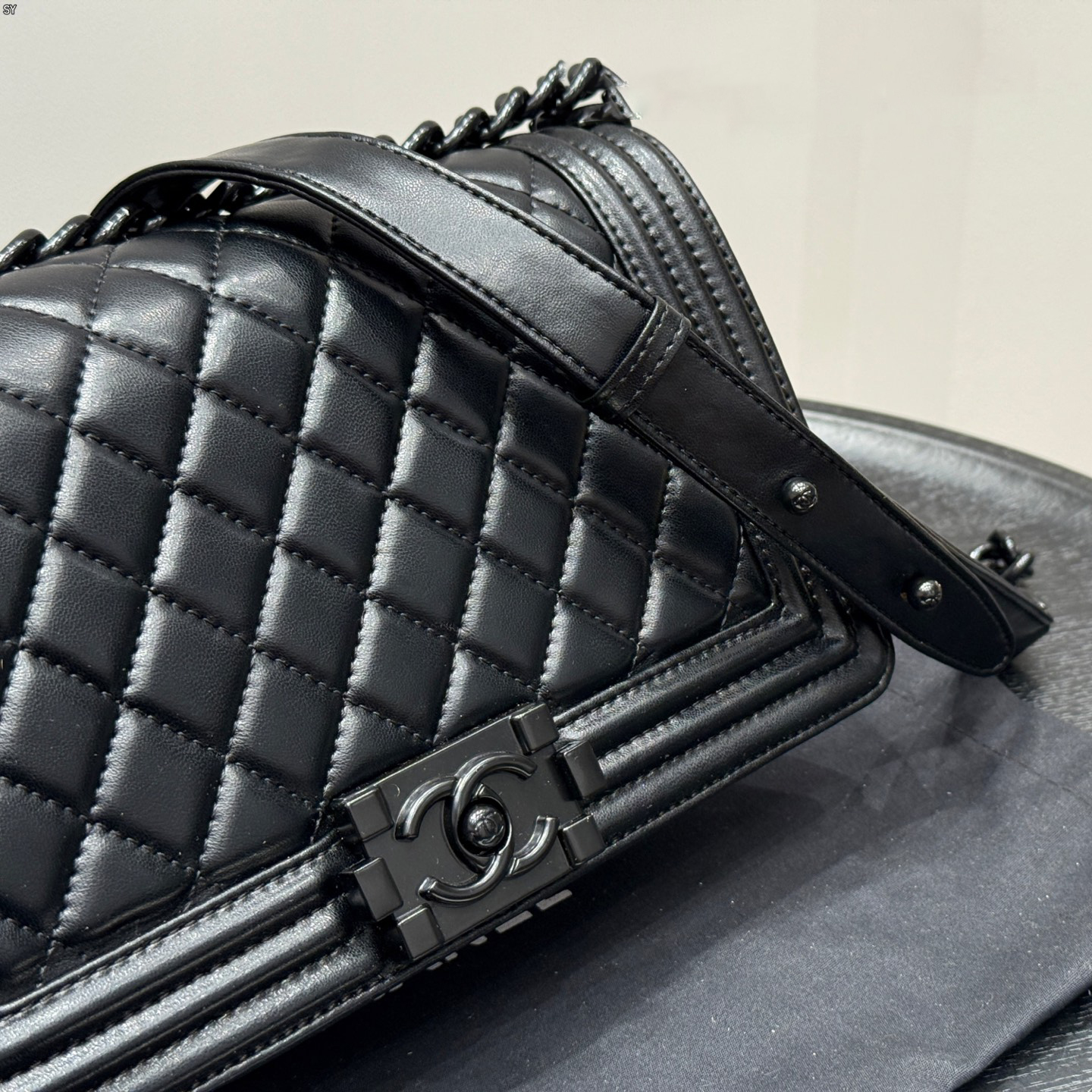 有名人愛用【シャネル】23A Leboy Chanel ハンドバッグ