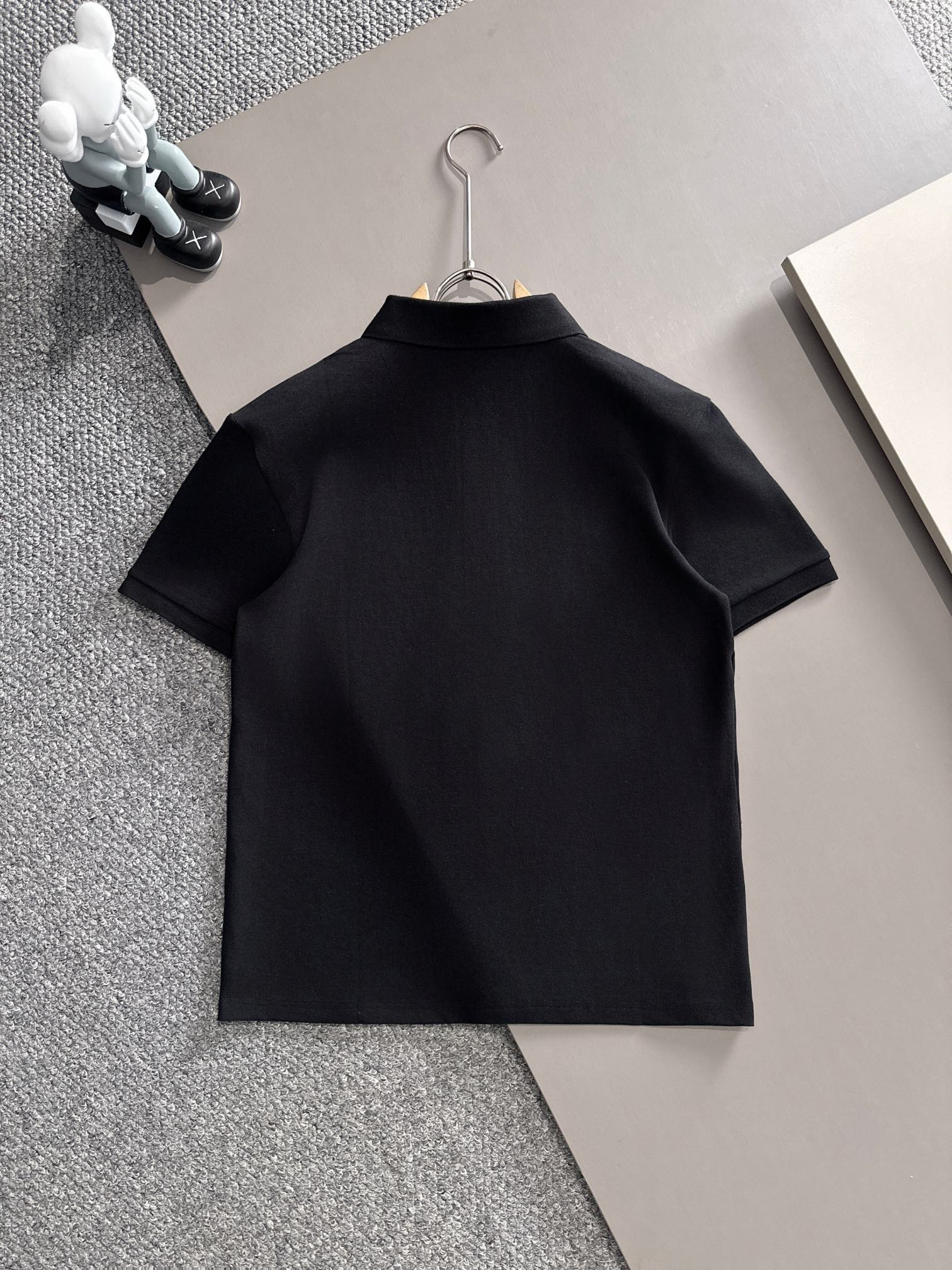 【プラダ】Prada 2025年春夏新作 ブラック/ホワイト ポロシャツ 半袖 T138073