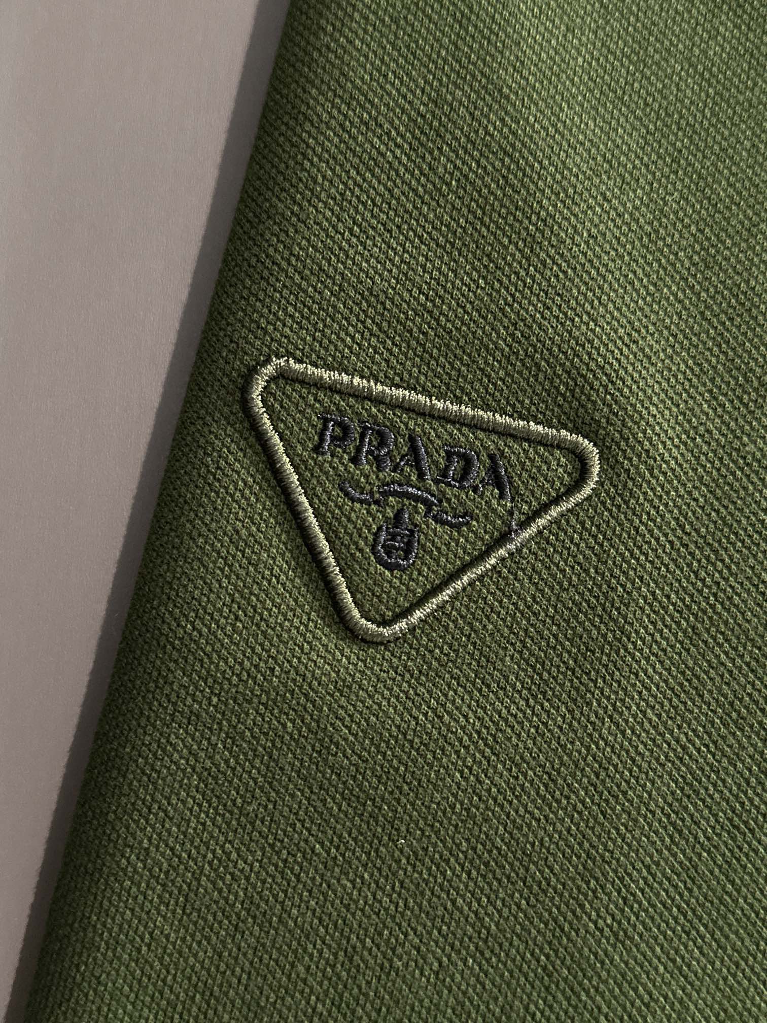 【Prada】プラダ 2025年春夏新作 ポロシャツ 半袖 T138072 3色展開