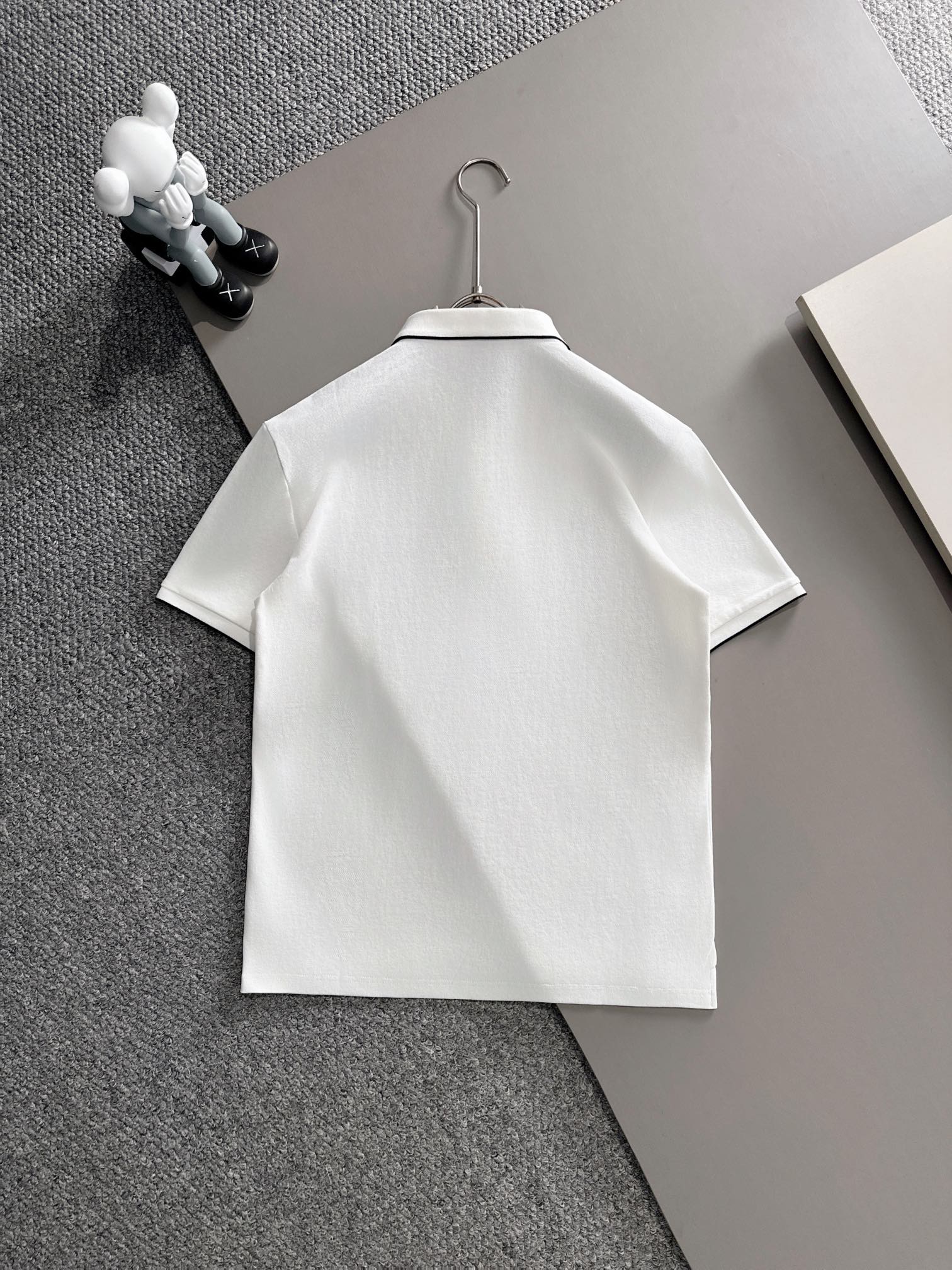 MIU MIU 2025年春夏新作 ネイビー/ホワイト ポロシャツ 半袖 T138063