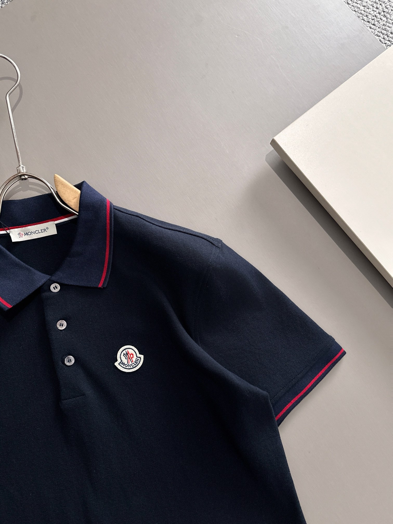 【Moncler】モンクレール 2025年春夏新作 ネイビー/ホワイト ポロシャツ 半袖 T138062