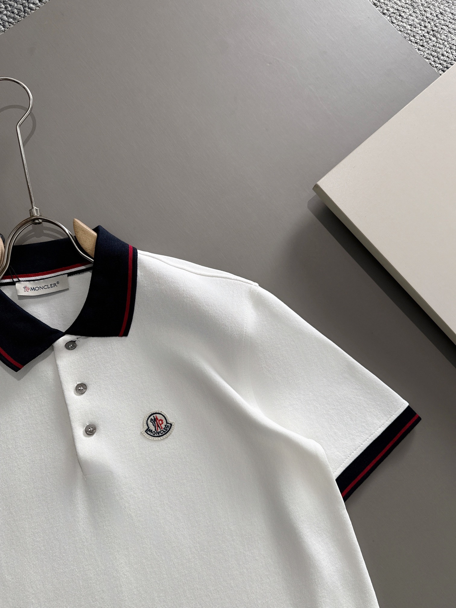 【Moncler】モンクレール 2025年春夏新作 ネイビー/ホワイト ポロシャツ 半袖 T138062