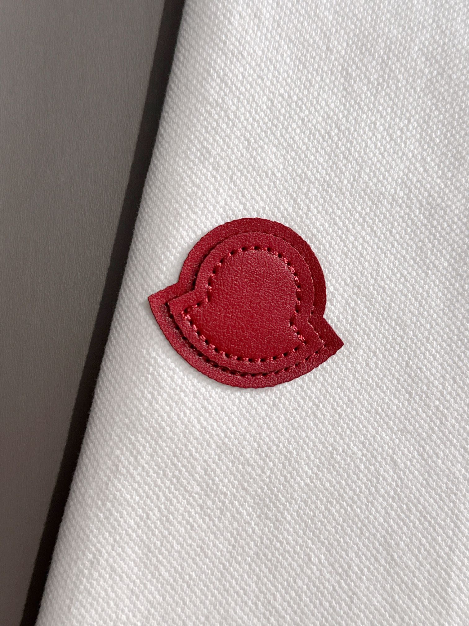 Moncler 2025年春夏コレクション ブラック/ホワイト ポロシャツ 半袖 T138056