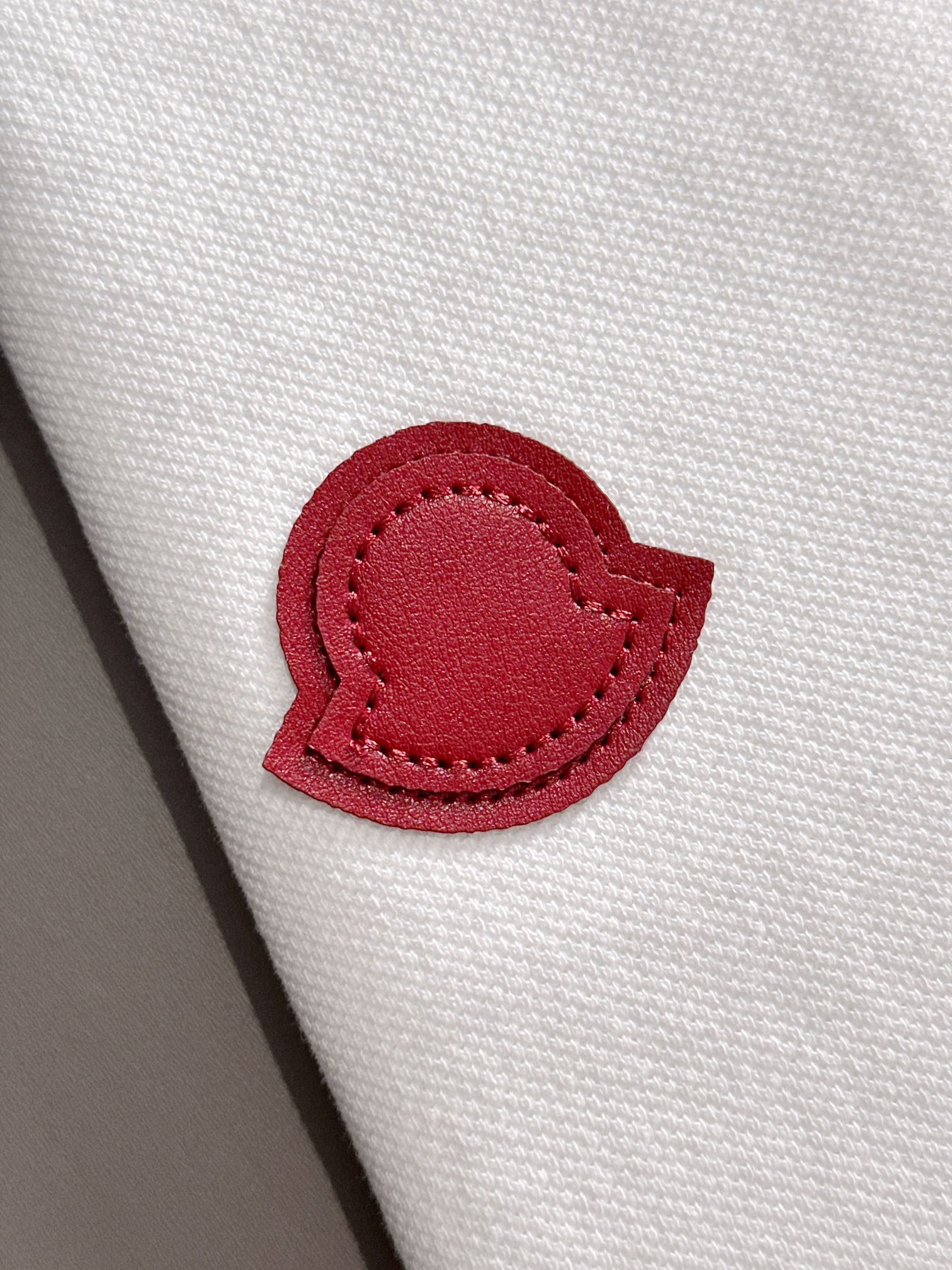 Moncler 2025年春夏コレクション ブラック/ホワイト ポロシャツ 半袖 T138056