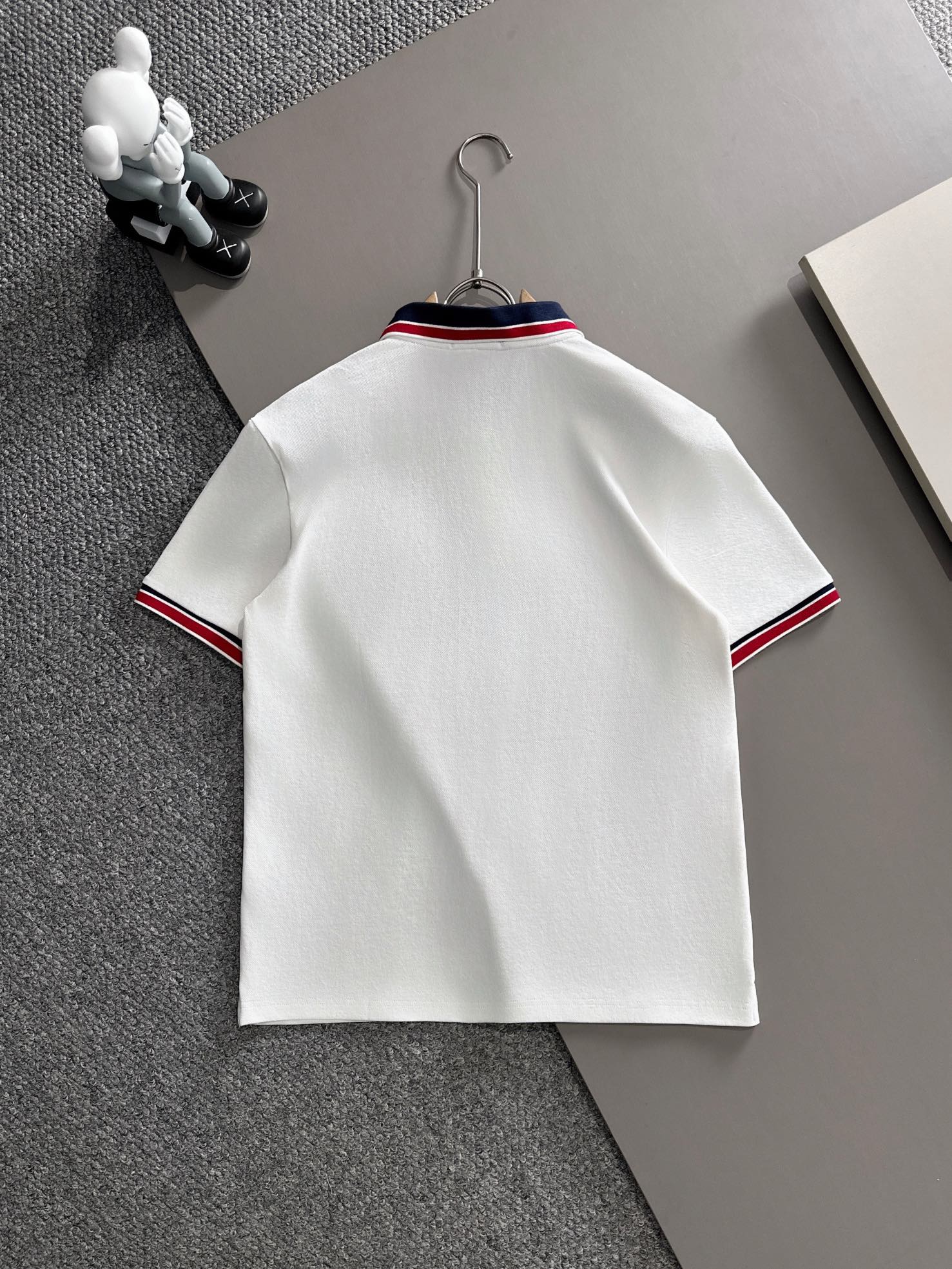 Moncler 2025年春夏コレクション ブラック/ホワイト ポロシャツ 半袖 T138056