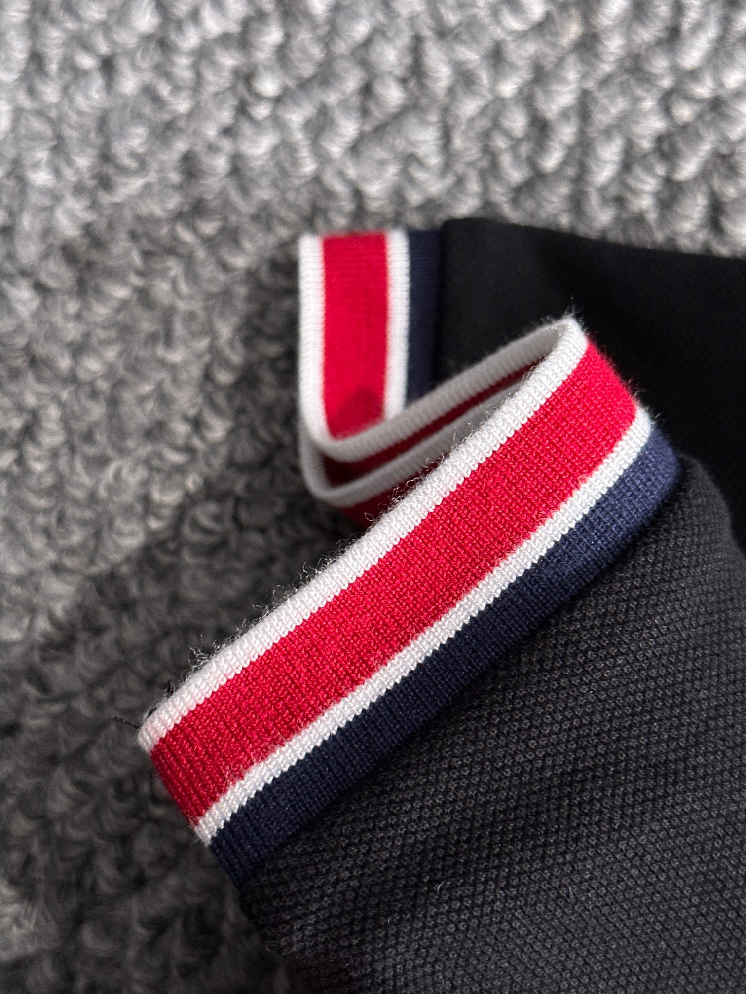 Moncler 2025年春夏コレクション ブラック/ホワイト ポロシャツ 半袖 T138056