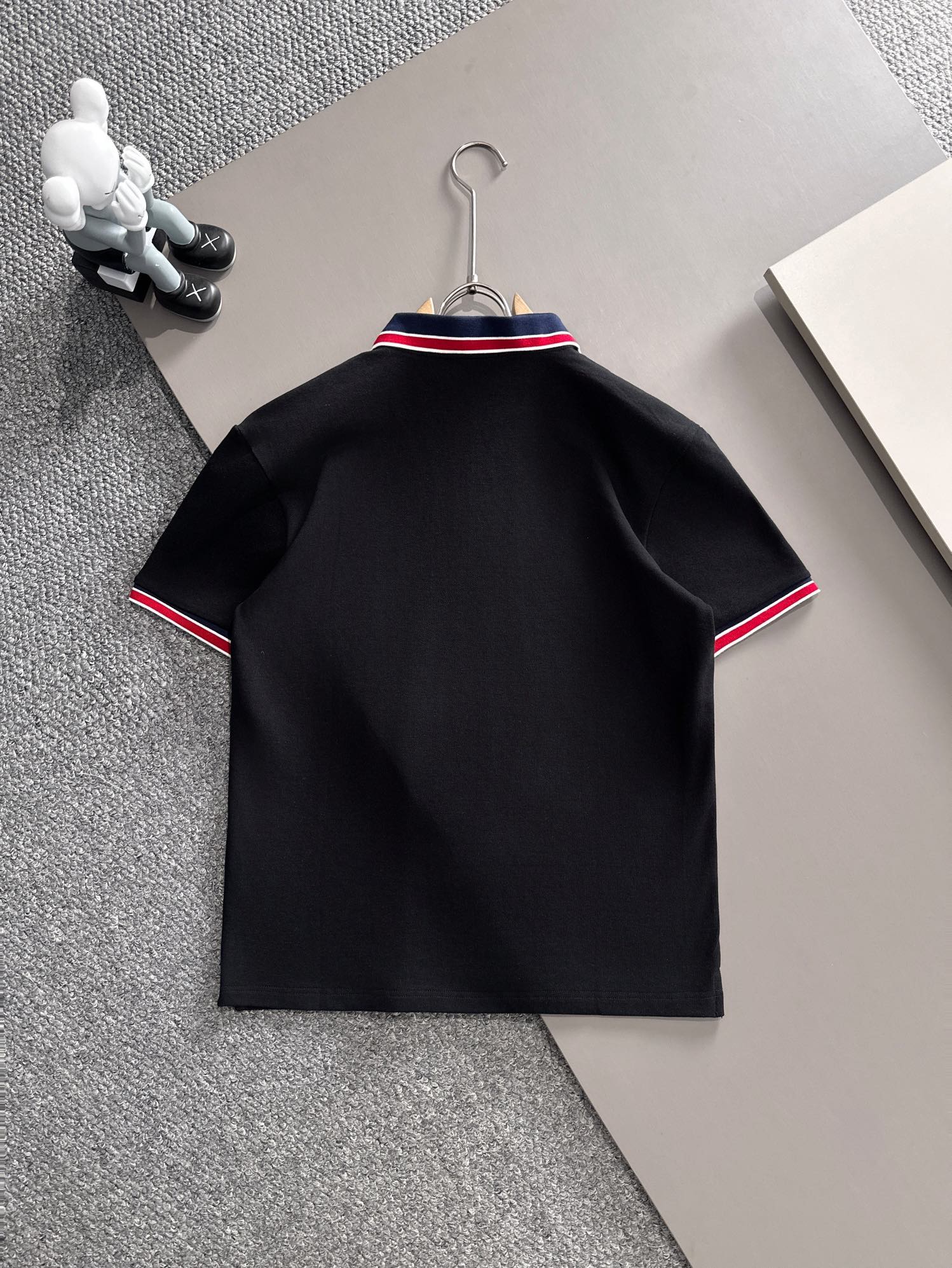 Moncler 2025年春夏コレクション ブラック/ホワイト ポロシャツ 半袖 T138056