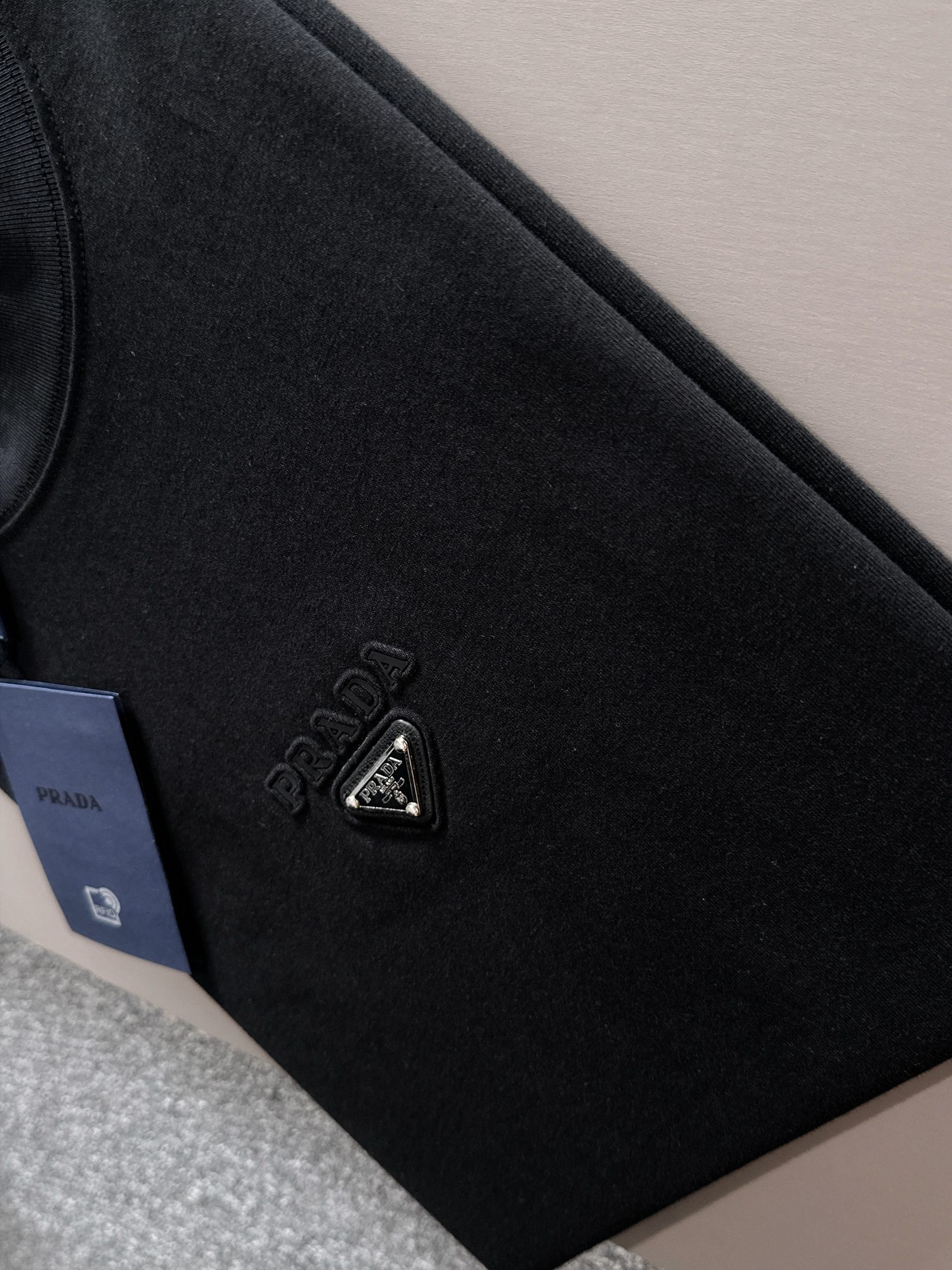 【Prada】プラダ 2025年春夏新作 ブラック/ホワイト 半袖 T138054