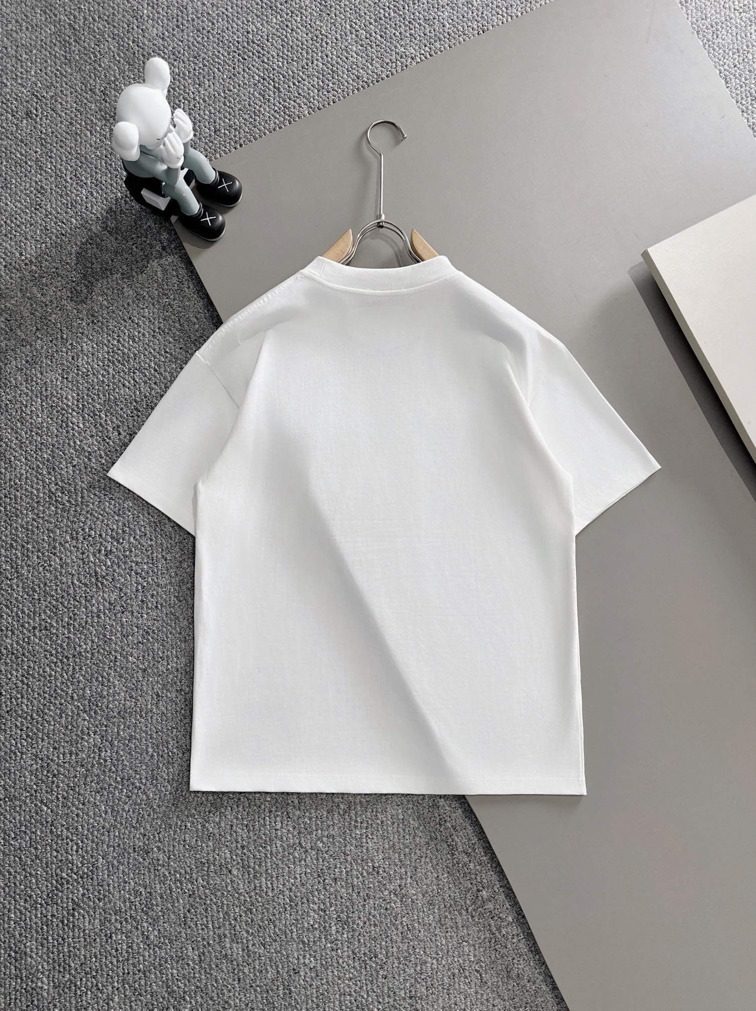 【プラダ】2025年春夏新作 ブラック/ホワイト 半袖 T138048