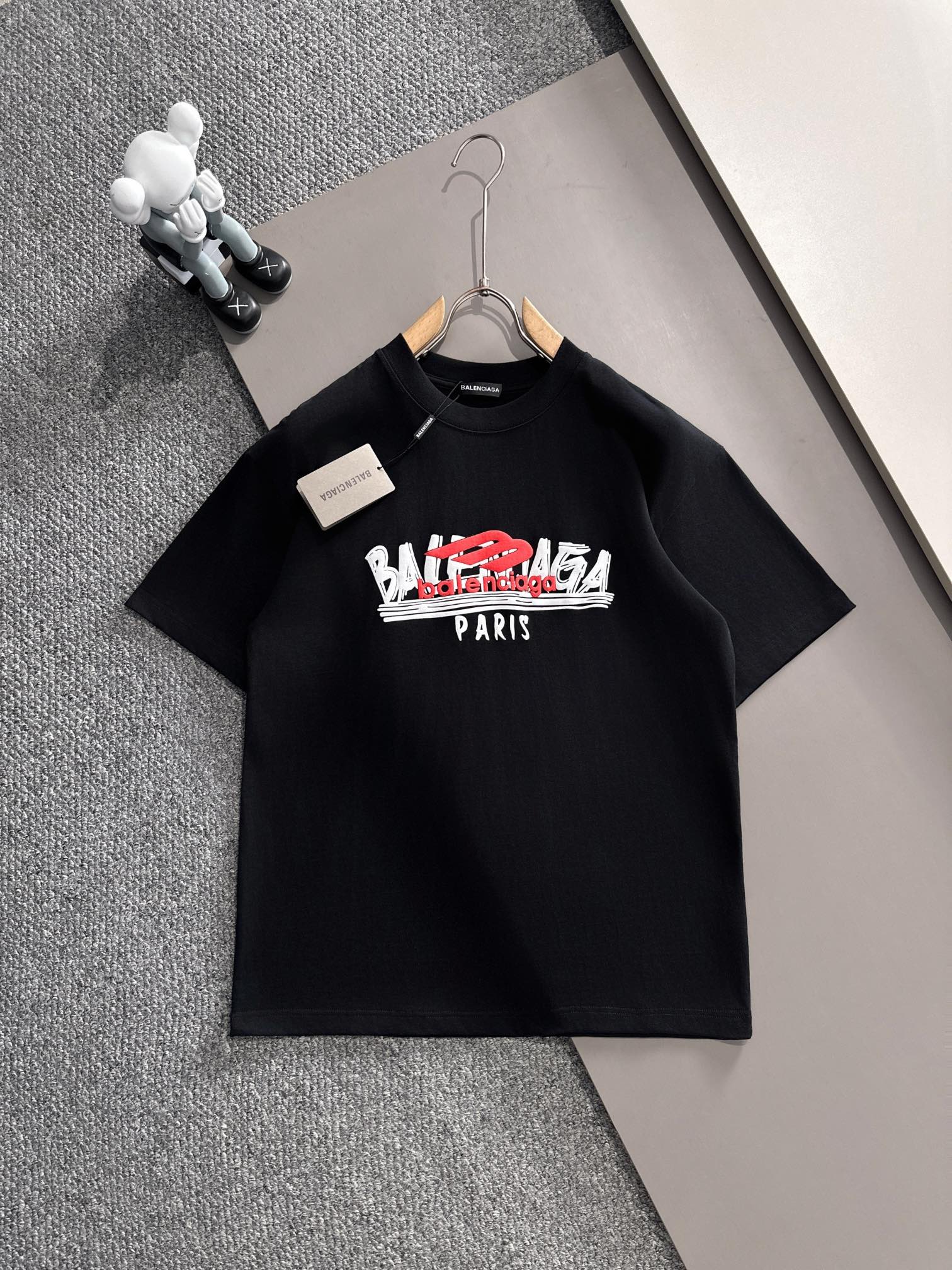 バレンシアガ 2025年春夏コレクション 新作 ブラック/ホワイト 半袖 T138041