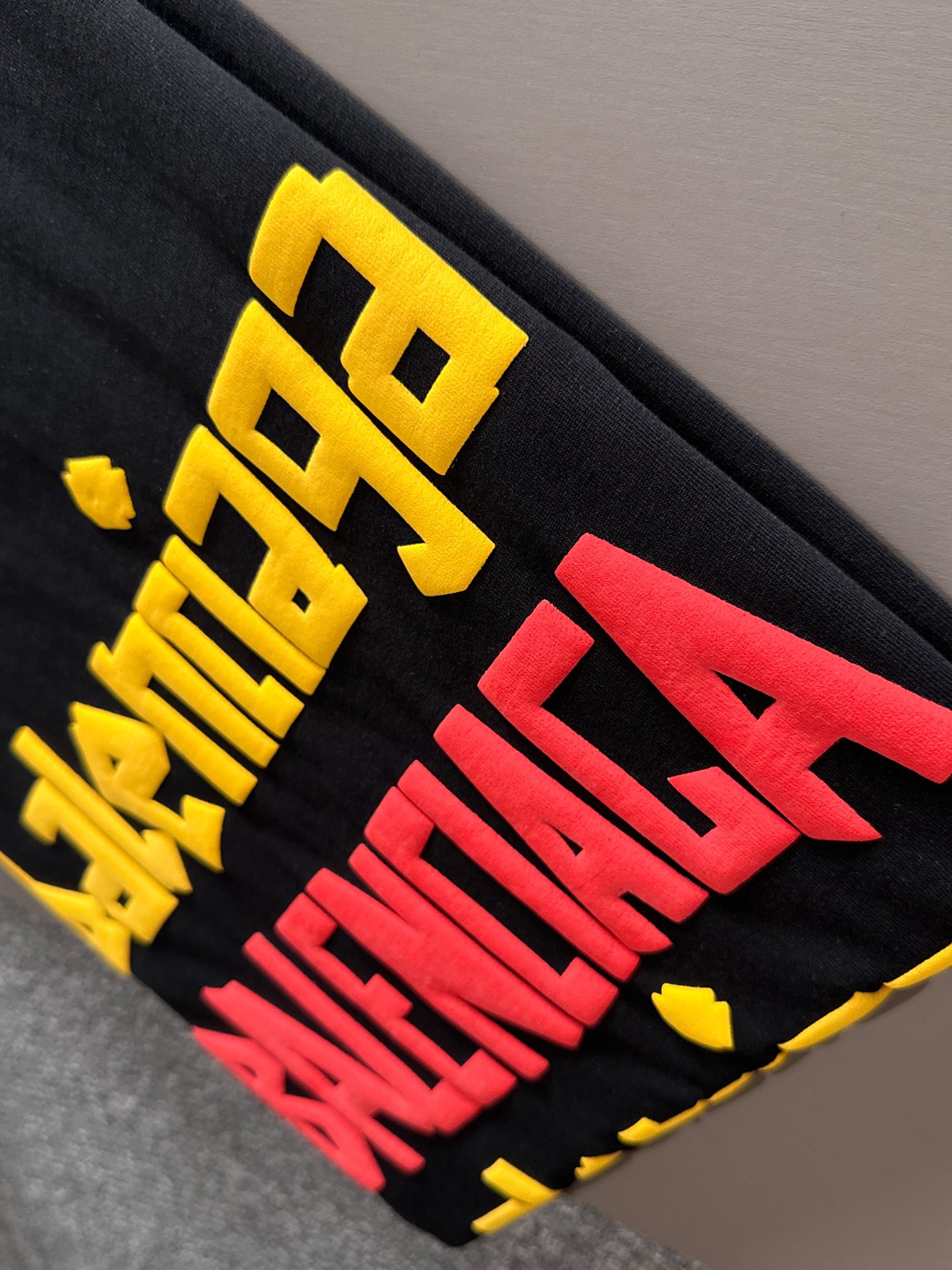 バレンシアガ 2025年春夏コレクション 新作 ブラック/ホワイト 半袖 T138041