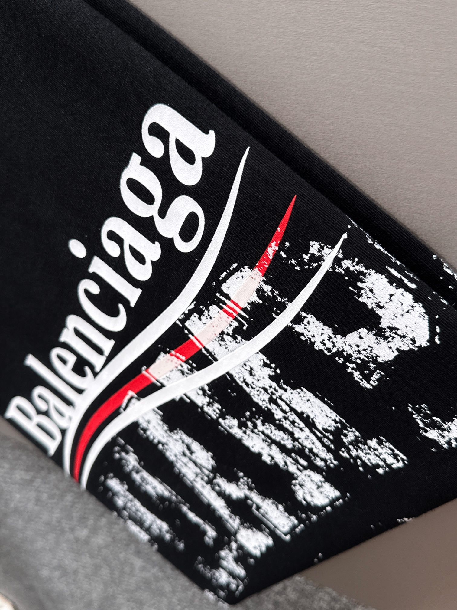 バレンシアガ 2025年春夏コレクション ブラック/ホワイト 半袖 T138039