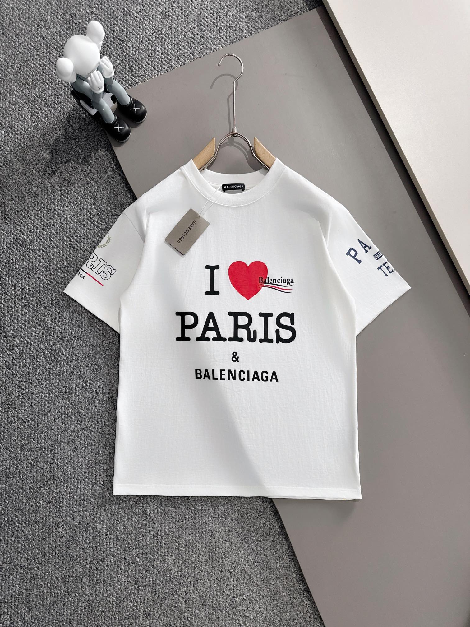バレンシアガ 2025年春夏コレクション ブラック/ホワイト 半袖 T138039
