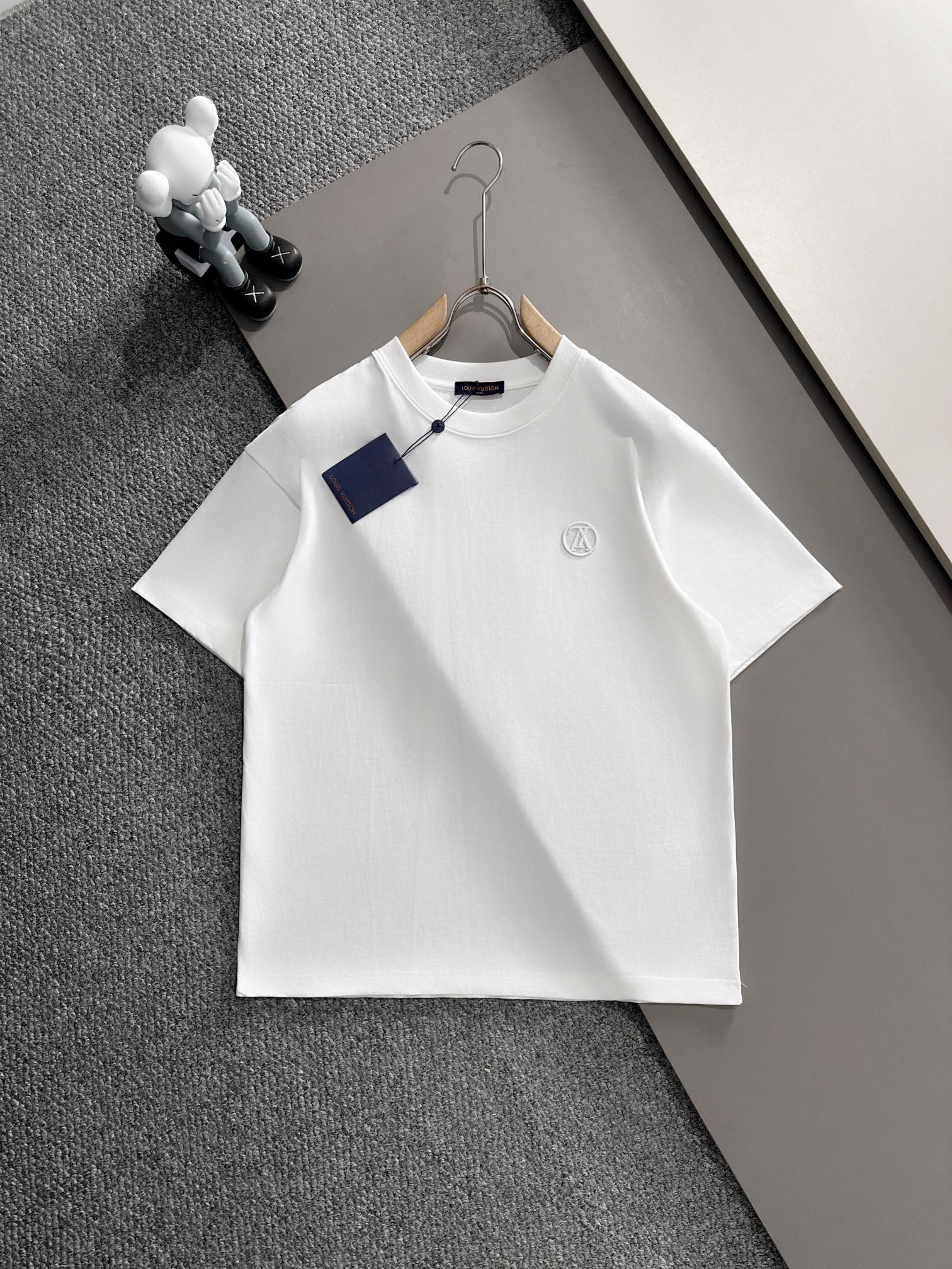 ルイ・ヴィトン 2025年春夏新作 ブラック/ホワイト 半袖Tシャツ T138035