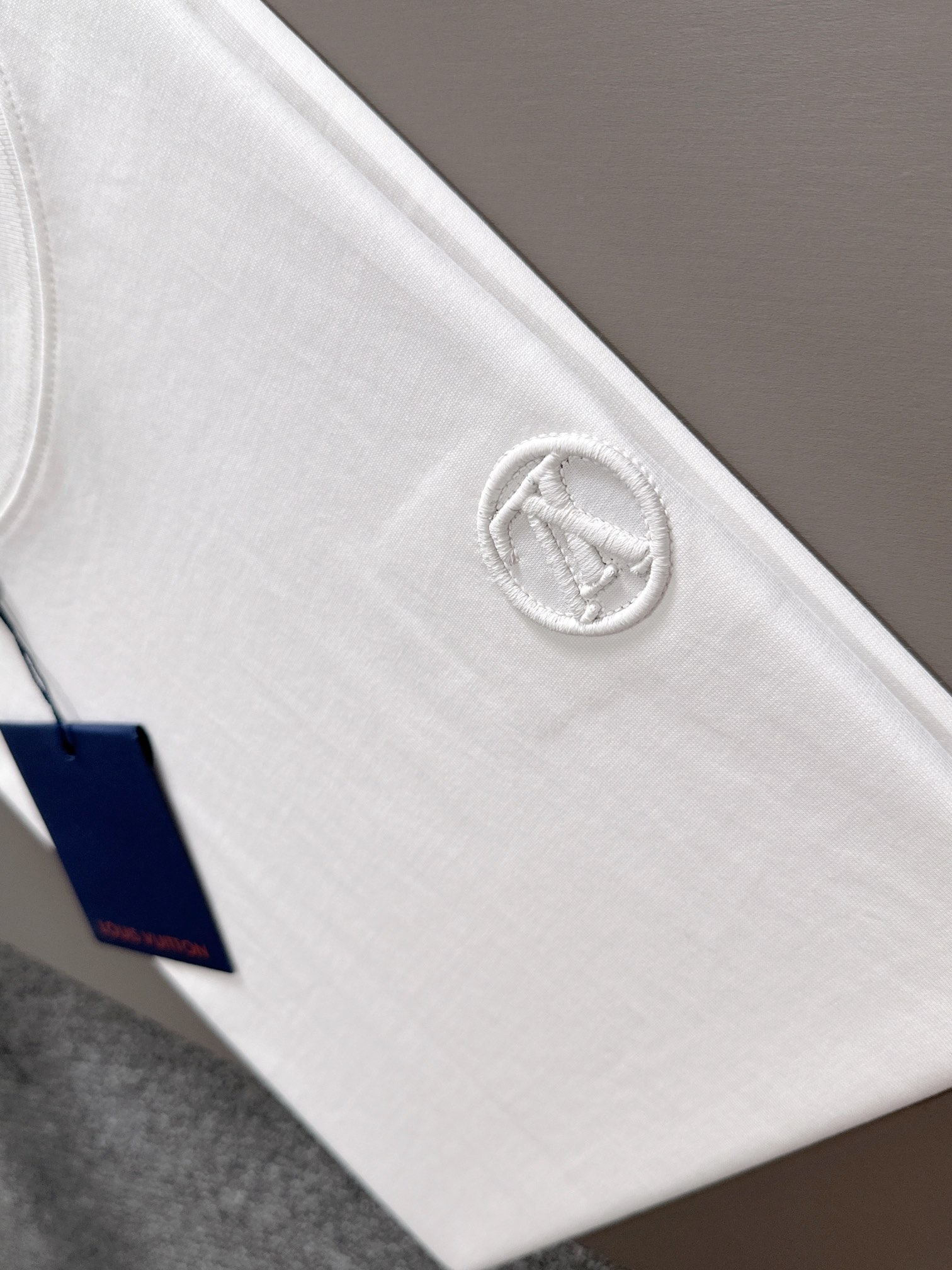 ルイ・ヴィトン 2025年春夏新作 ブラック/ホワイト 半袖Tシャツ T138035