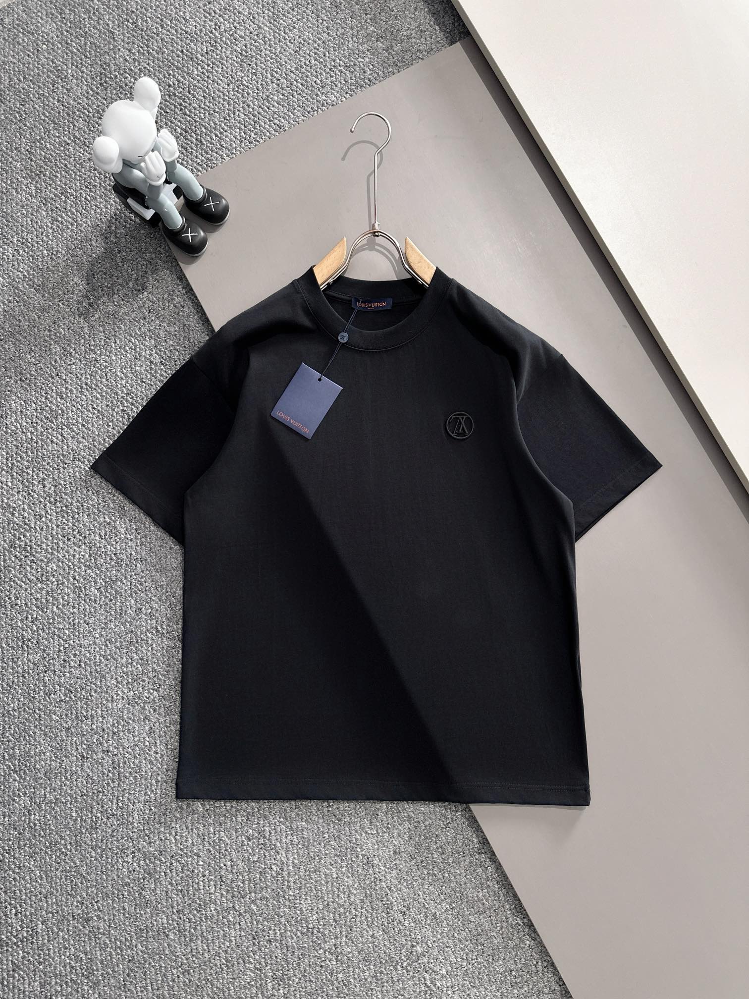 ルイ・ヴィトン 2025年春夏新作 ブラック/ホワイト 半袖Tシャツ T138035