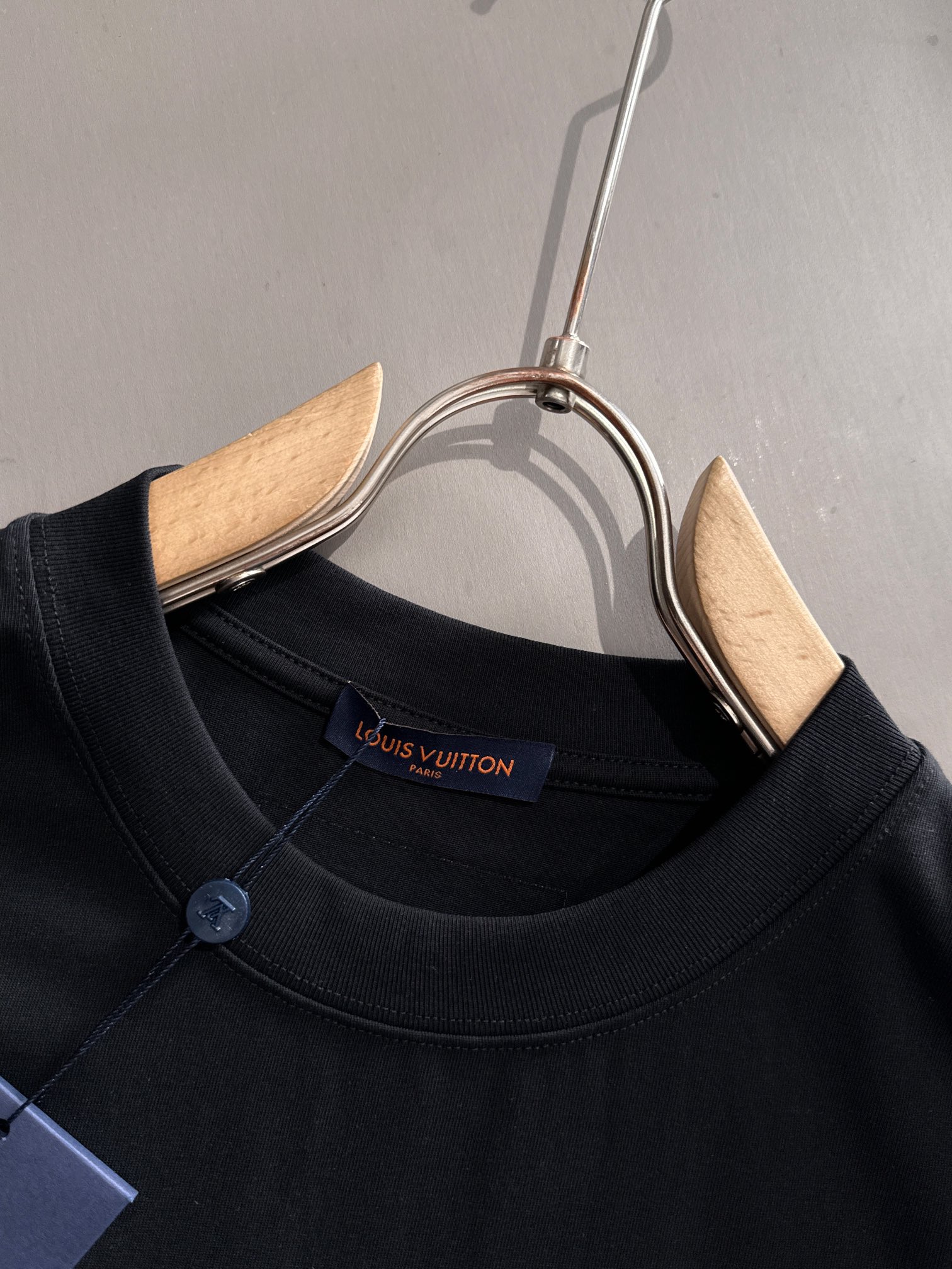 ルイ・ヴィトン 2025年春夏新作 ブラック/ホワイト 半袖Tシャツ T138035