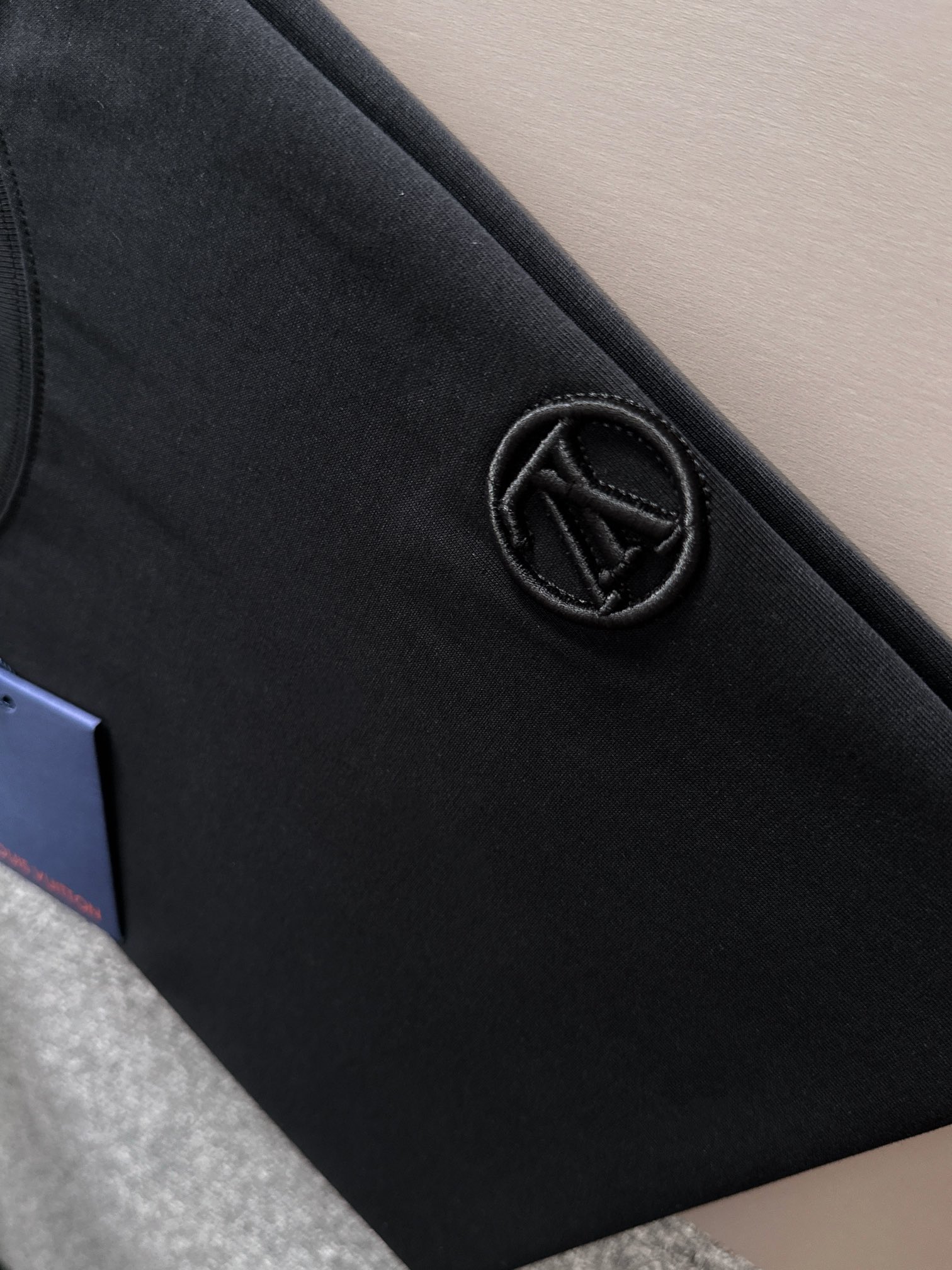 ルイ・ヴィトン 2025年春夏新作 ブラック/ホワイト 半袖Tシャツ T138035