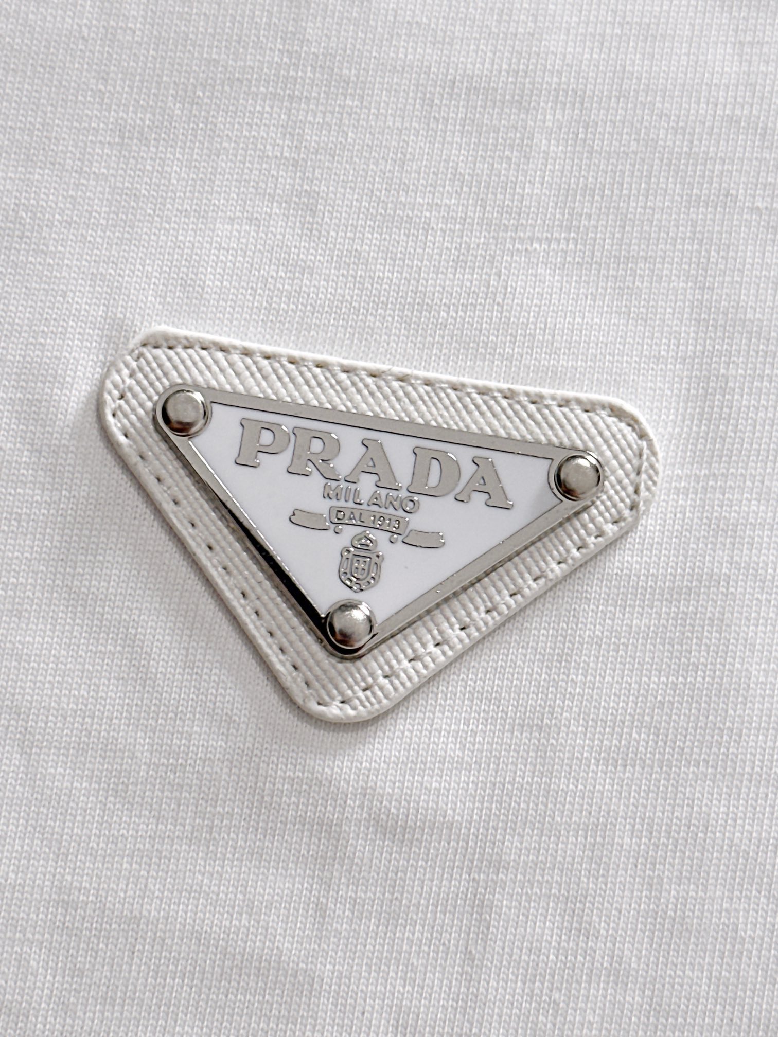 プラダ 2025年春夏新作 ブラック/ホワイト 半袖 T138030