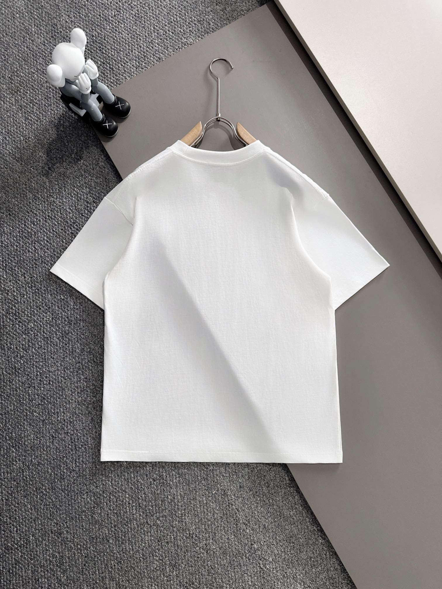 プラダ 2025年春夏新作 ブラック/ホワイト 半袖 T138028