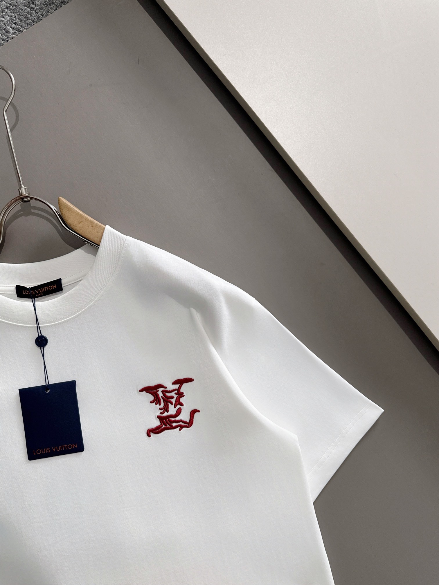 ルイ・ヴィトン 2025年春夏コレクション ブラック/ホワイト 半袖 T138021