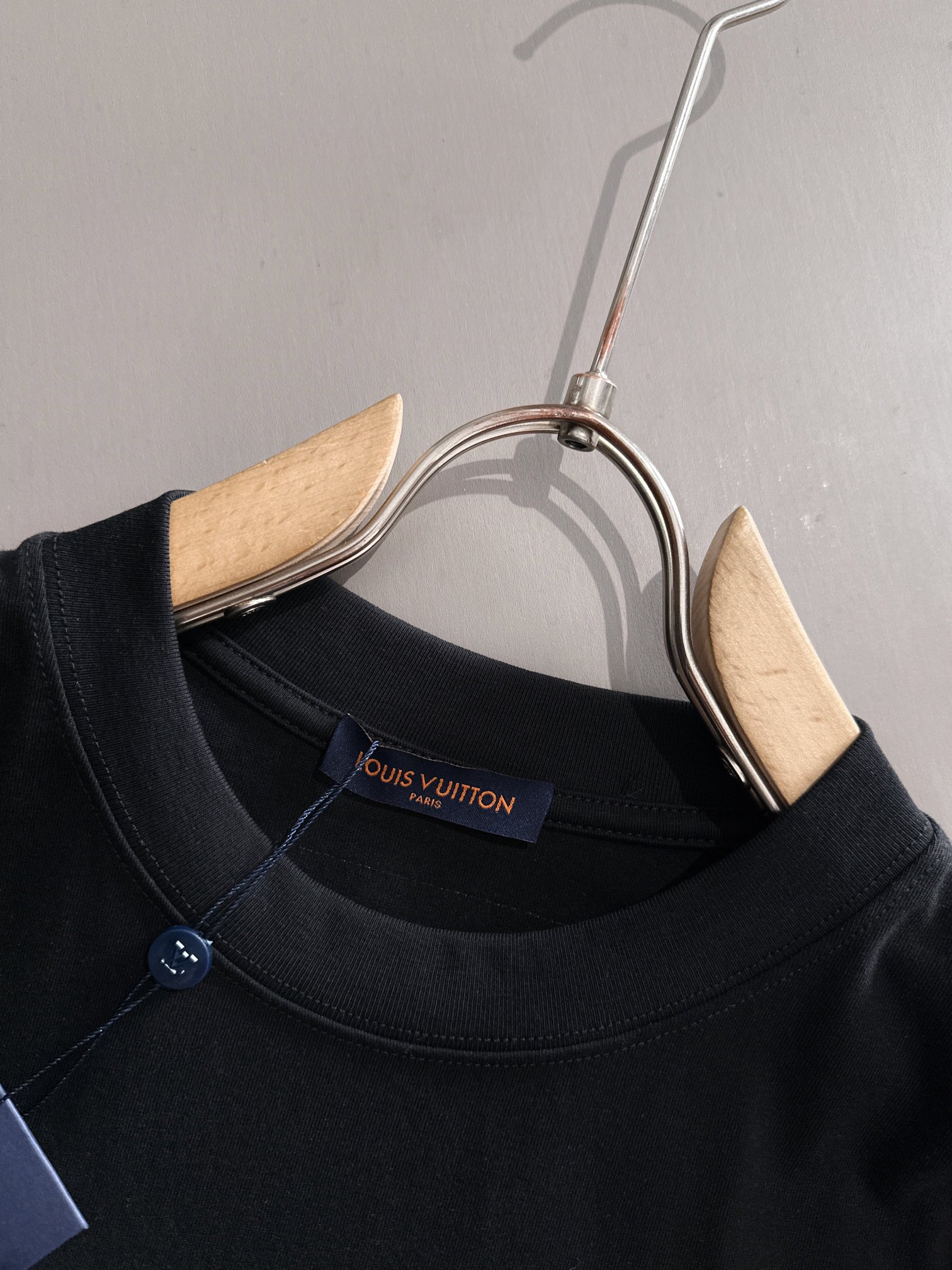 ルイ・ヴィトン 2025年春夏コレクション ブラック/ホワイト 半袖 T138021