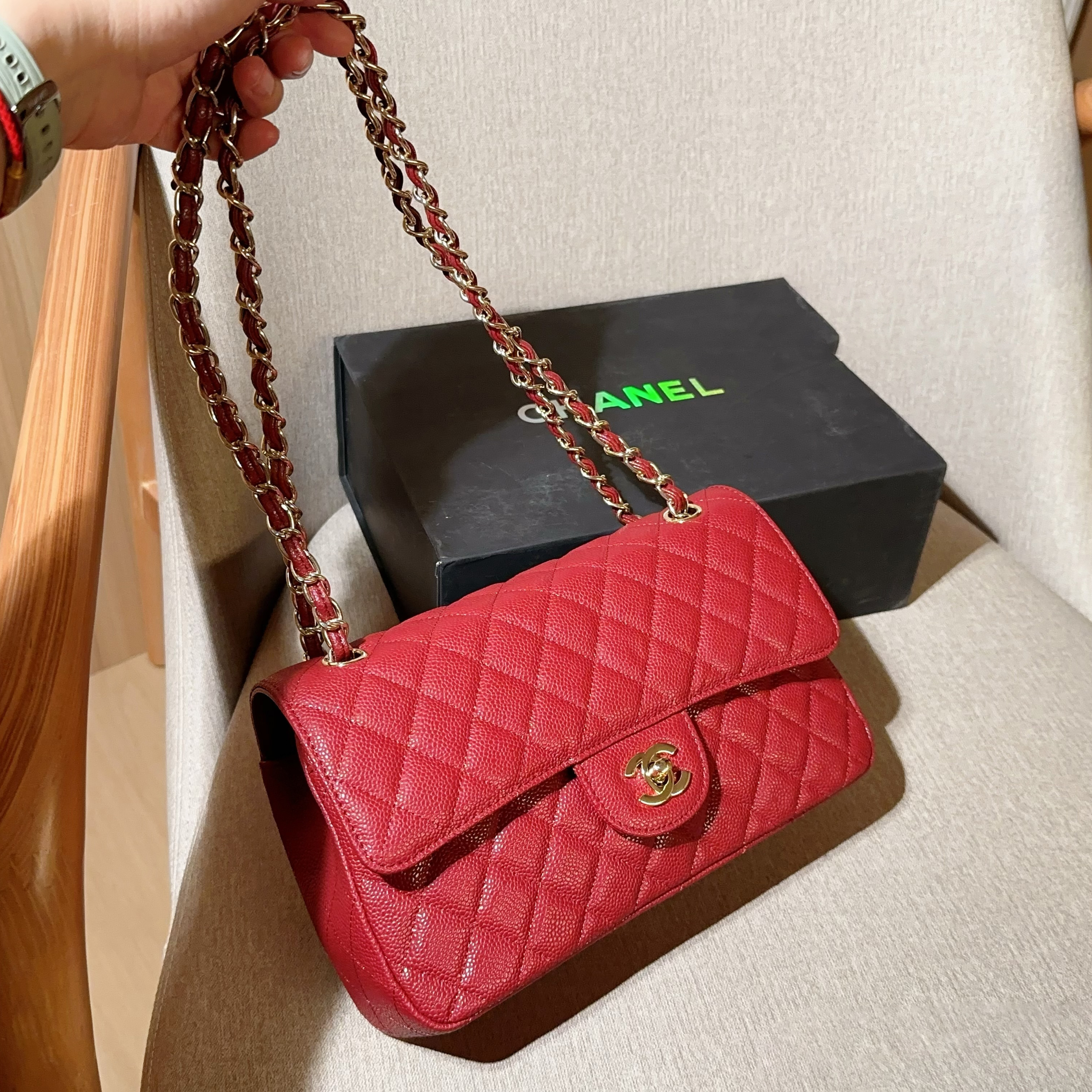 ☆目をひく赤色☆CHANEL/シャネル クラシックフラップバック