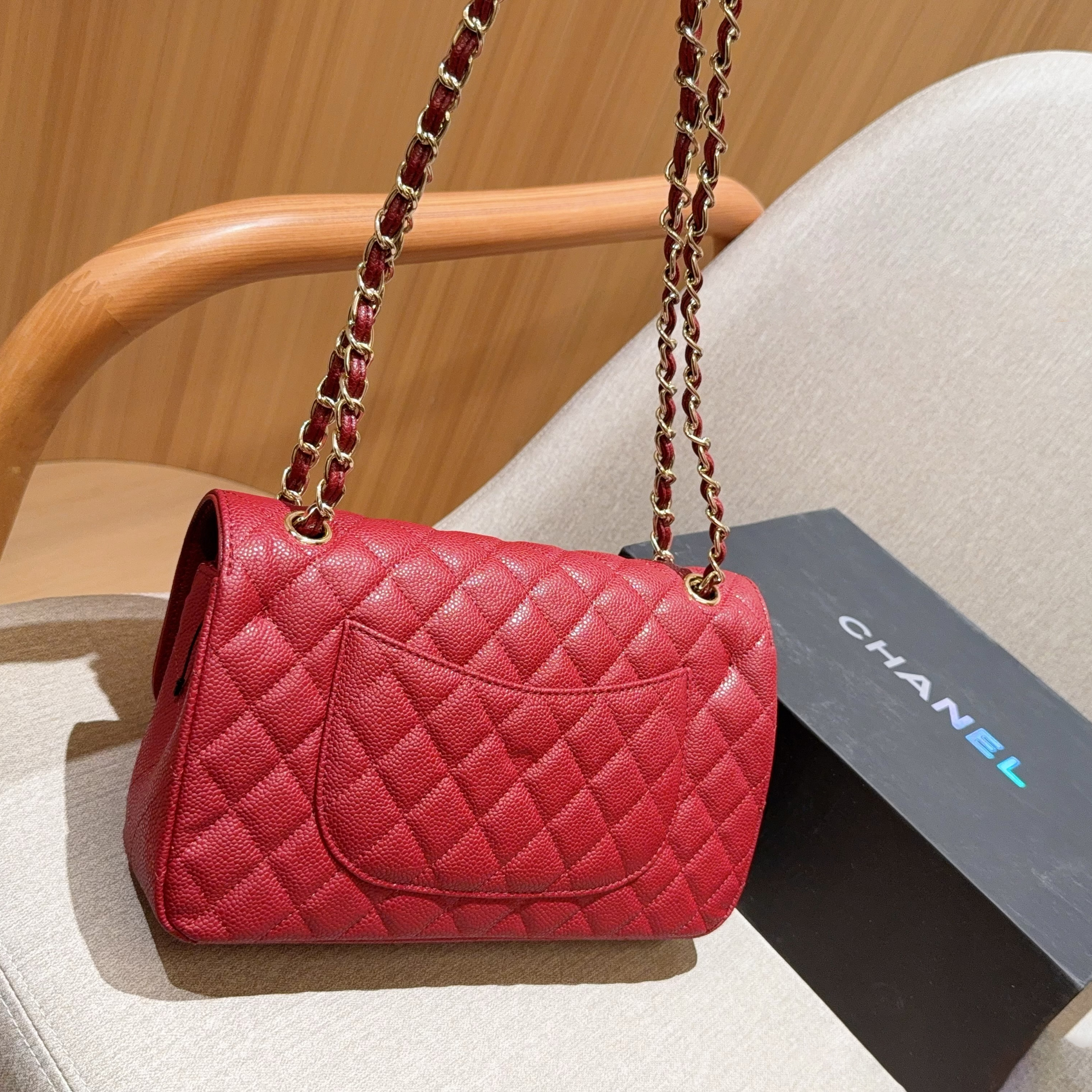 ☆目をひく赤色☆CHANEL/シャネル クラシックフラップバック