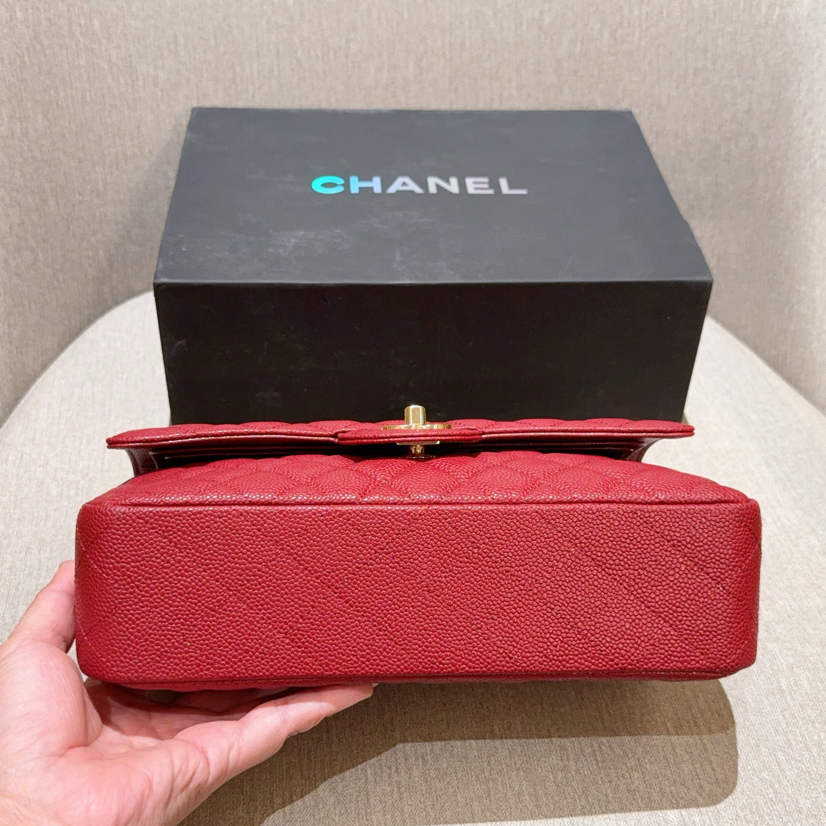 ☆目をひく赤色☆CHANEL/シャネル クラシックフラップバック