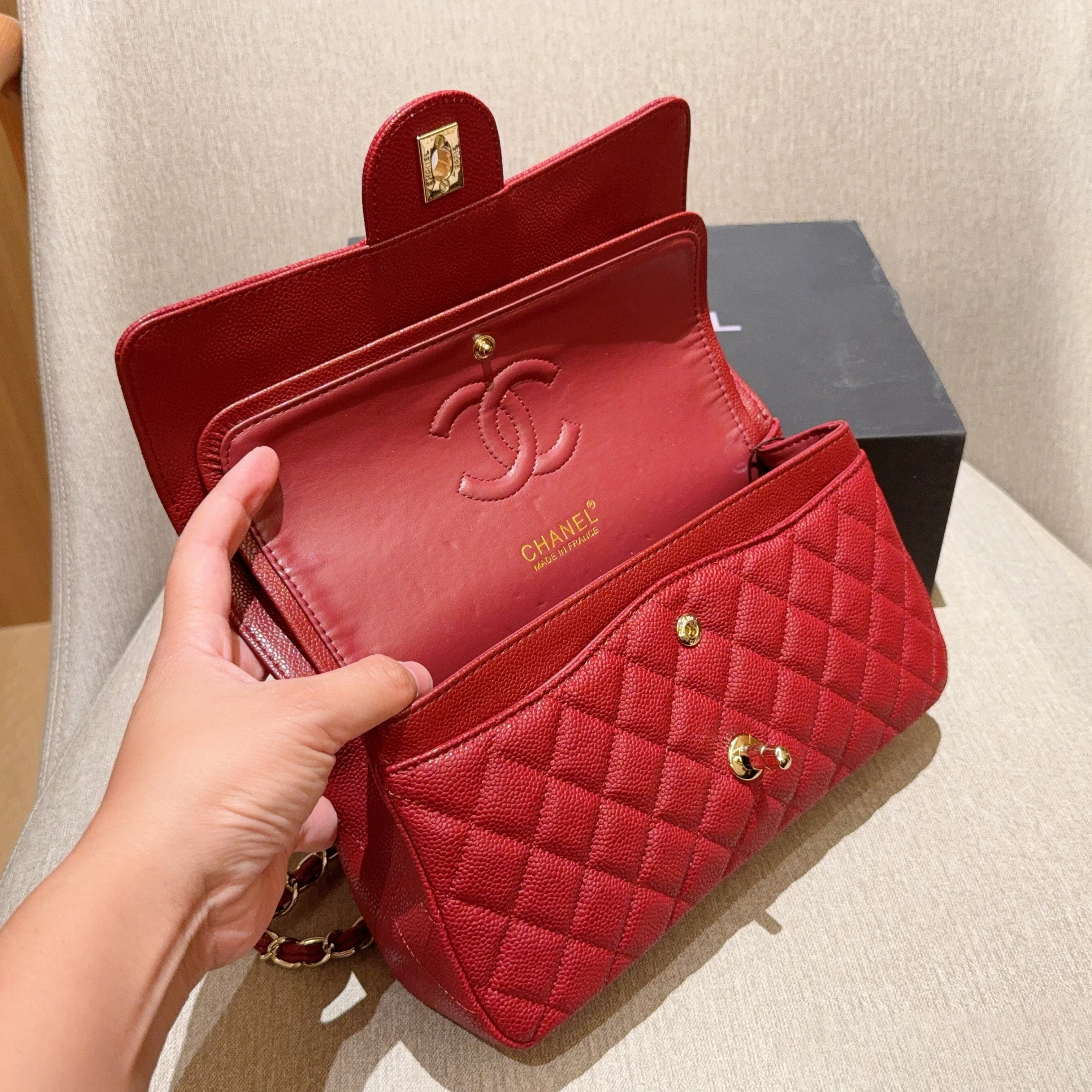 ☆目をひく赤色☆CHANEL/シャネル クラシックフラップバック