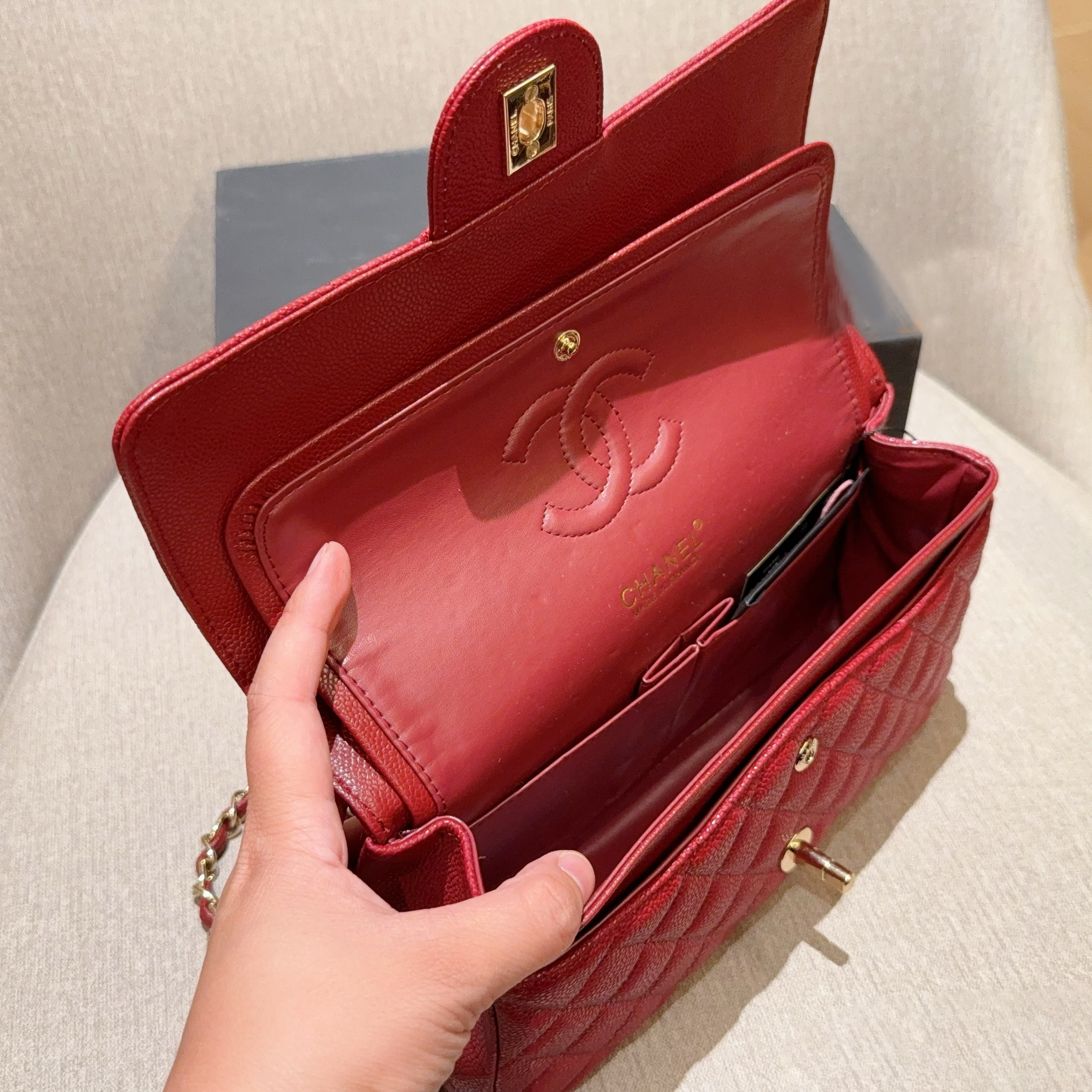 ☆目をひく赤色☆CHANEL/シャネル クラシックフラップバック