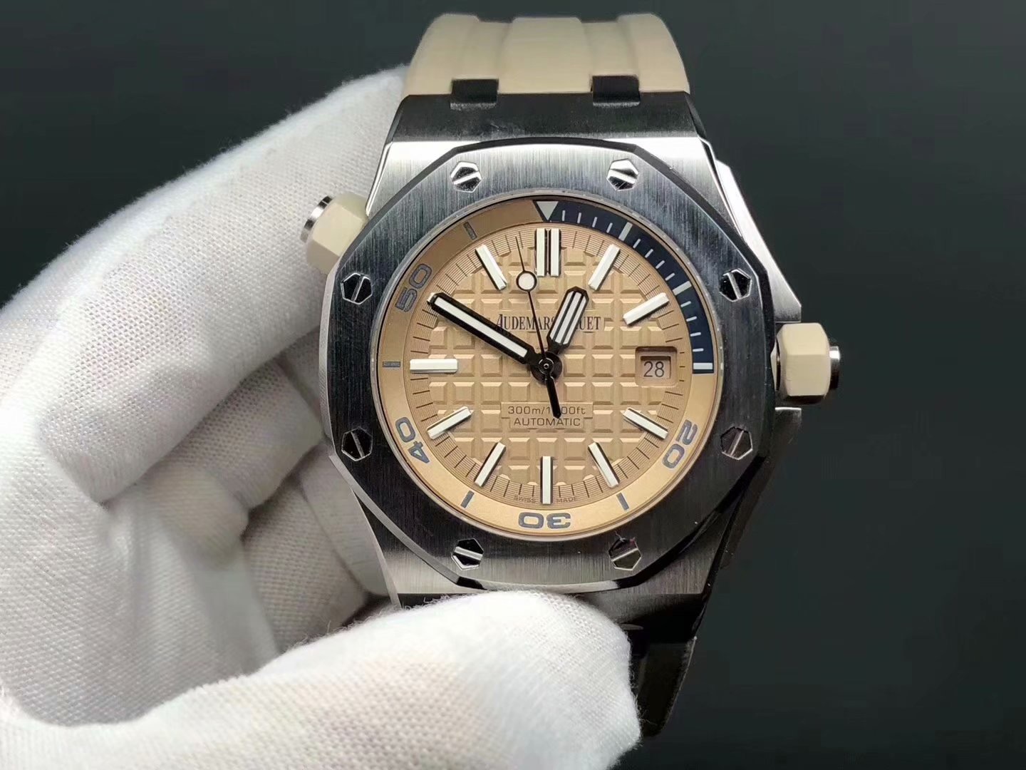 オーデマ・ピゲ AUDEMARS PIGUET ロイヤルオーク オフショア ダイバー ブティック限定 15710ST.OO.A085CA.01