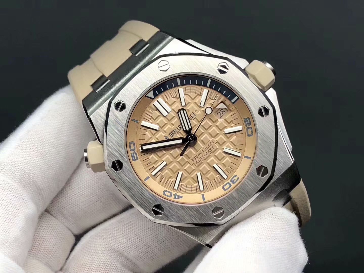 オーデマ・ピゲ AUDEMARS PIGUET ロイヤルオーク オフショア ダイバー ブティック限定 15710ST.OO.A085CA.01