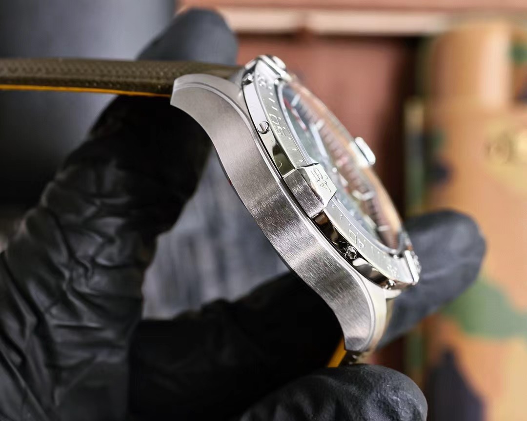 ブライトリング アベンジャーB01 クロノグラフ 44 AB0147101L1X1